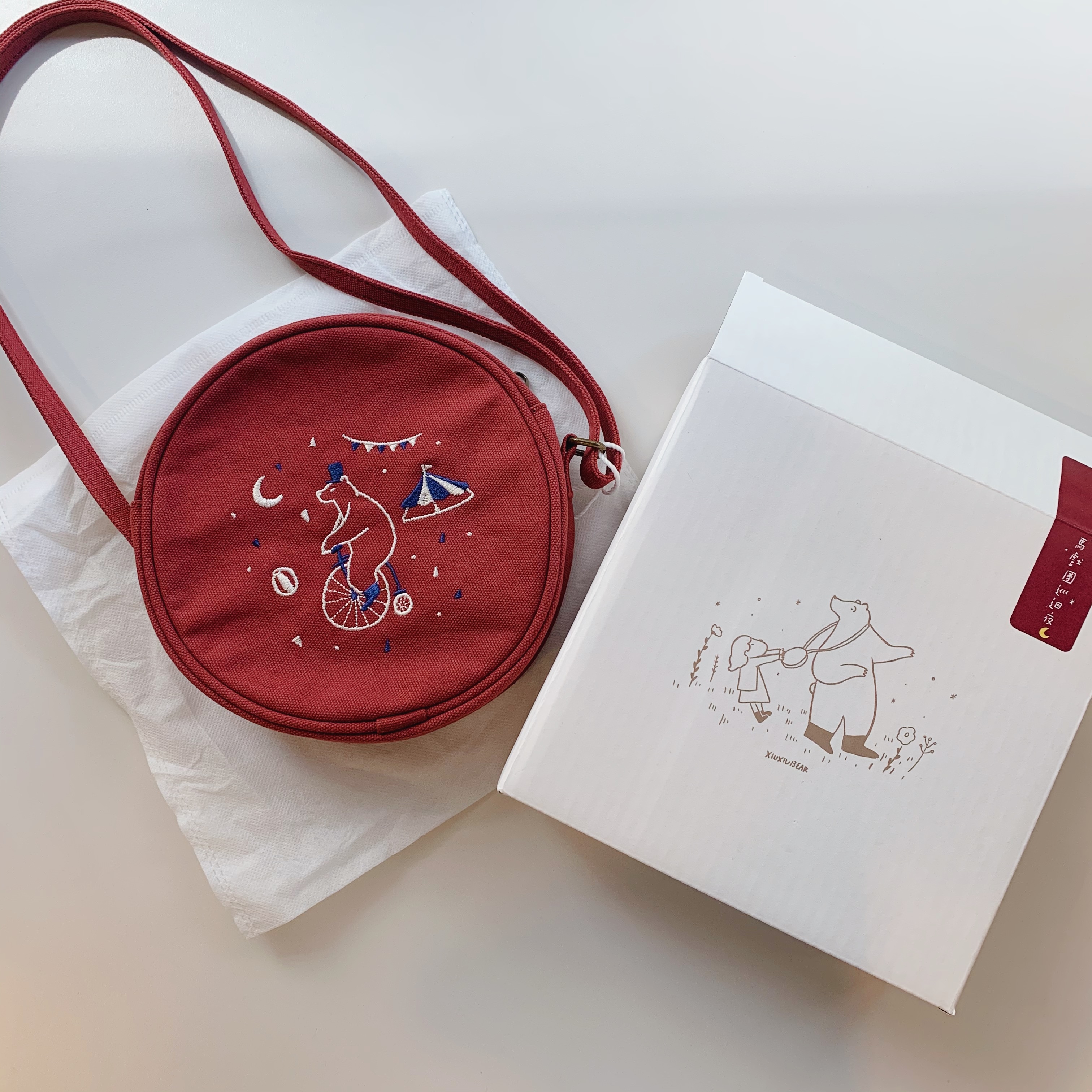 咻咻熊 刺繡小圓包