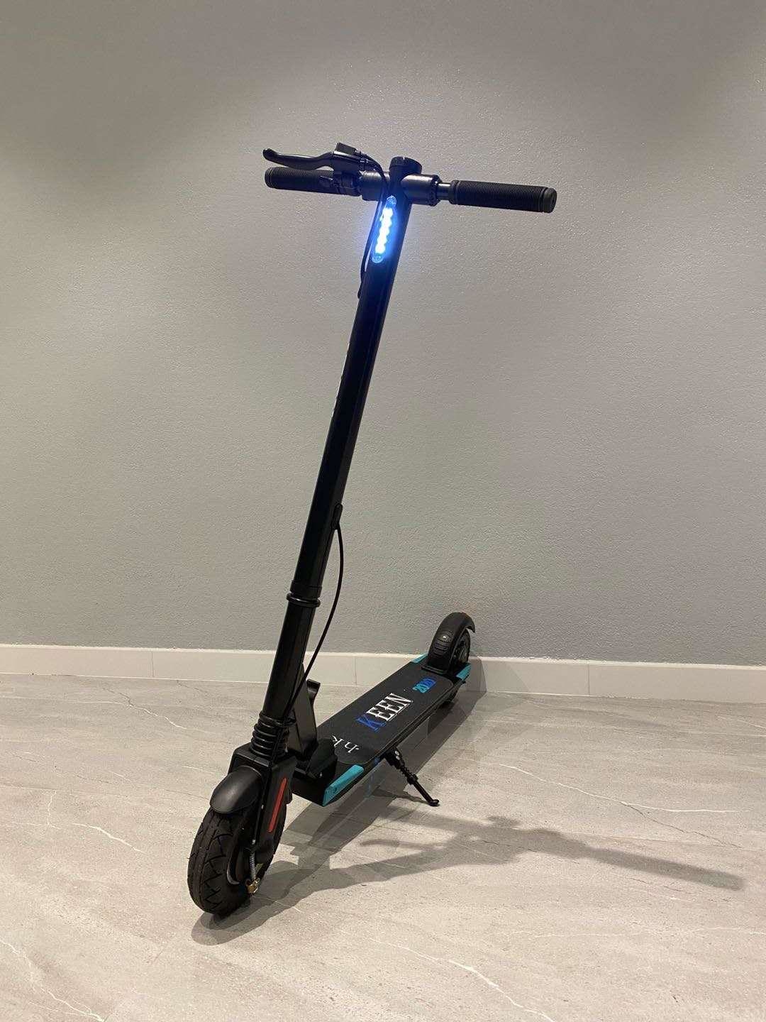 「續航王」 oneoneboy boy-plus電動滑板車│充氣前輪 超強避震│ 【香港品牌  保養6個月】「外型低調設計 踏板纖薄 唔講都唔知係電動」