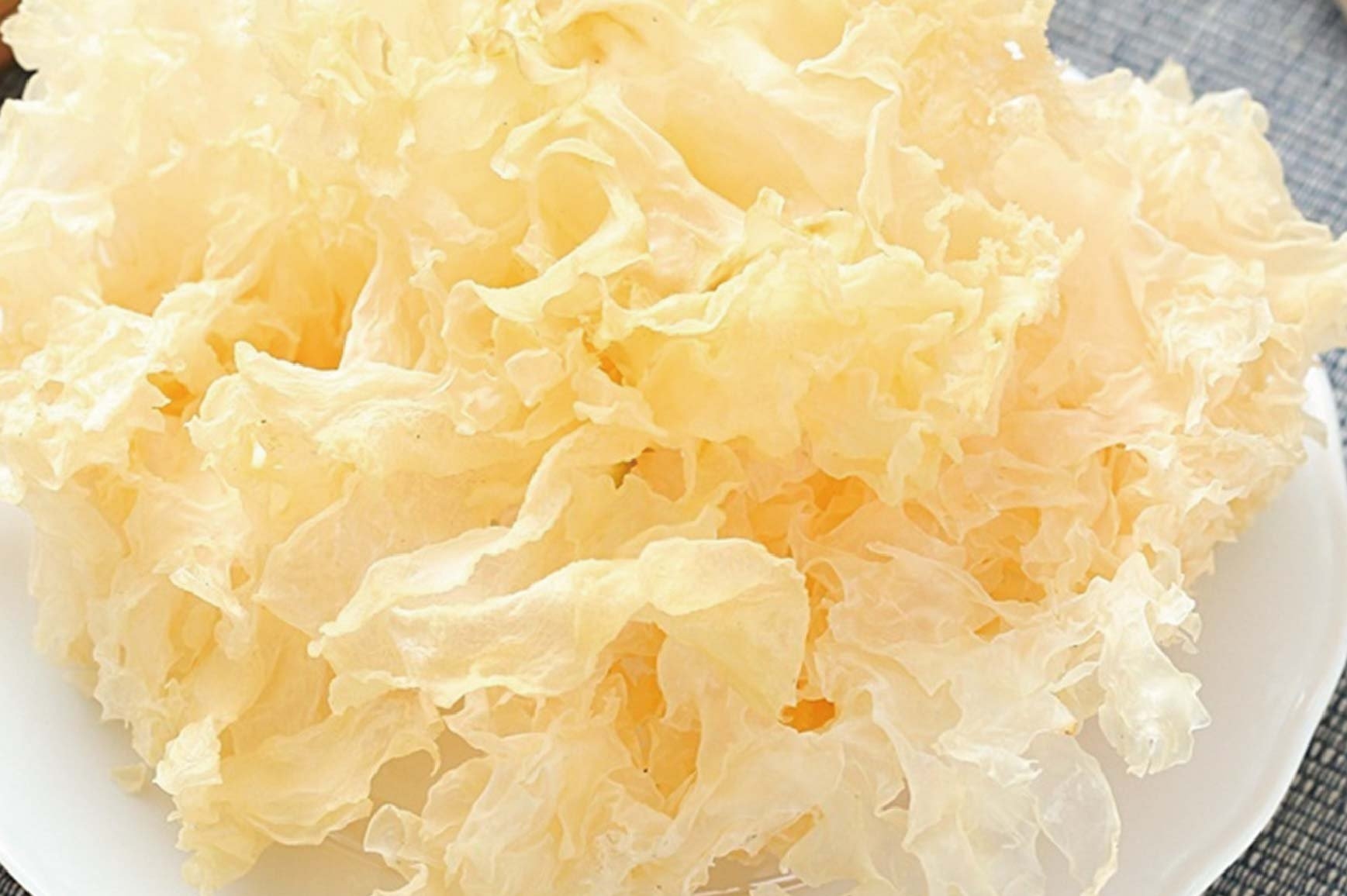 過了30歲之後，就很明顯感受到隨著年齡的增長，這瓶牛蒡雪耳飲無敵美味，利用純正冰糖加以直火慢燉而成，新鮮純淨，有美好的甘甜口感，雪耳擁有植物性膠原，滿滿元氣自己都能感受得到，用食補來幫助調整體質，還可以水潤養顏，當然會想要持續飲用!