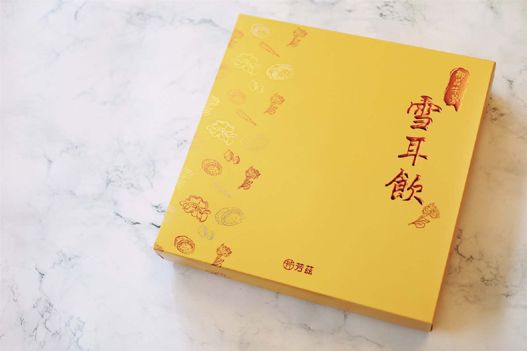 過了30歲之後，就很明顯感受到隨著年齡的增長，這瓶牛蒡雪耳飲無敵美味，利用純正冰糖加以直火慢燉而成，新鮮純淨，有美好的甘甜口感，雪耳擁有植物性膠原，滿滿元氣自己都能感受得到，用食補來幫助調整體質，還可以水潤養顏，當然會想要持續飲用!