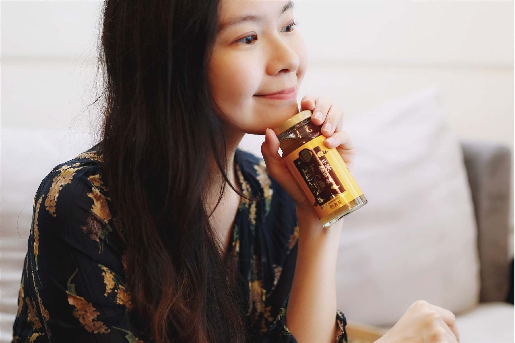 過了30歲之後，就很明顯感受到隨著年齡的增長，這瓶牛蒡雪耳飲無敵美味，利用純正冰糖加以直火慢燉而成，新鮮純淨，有美好的甘甜口感，雪耳擁有植物性膠原，滿滿元氣自己都能感受得到，用食補來幫助調整體質，還可以水潤養顏，當然會想要持續飲用!