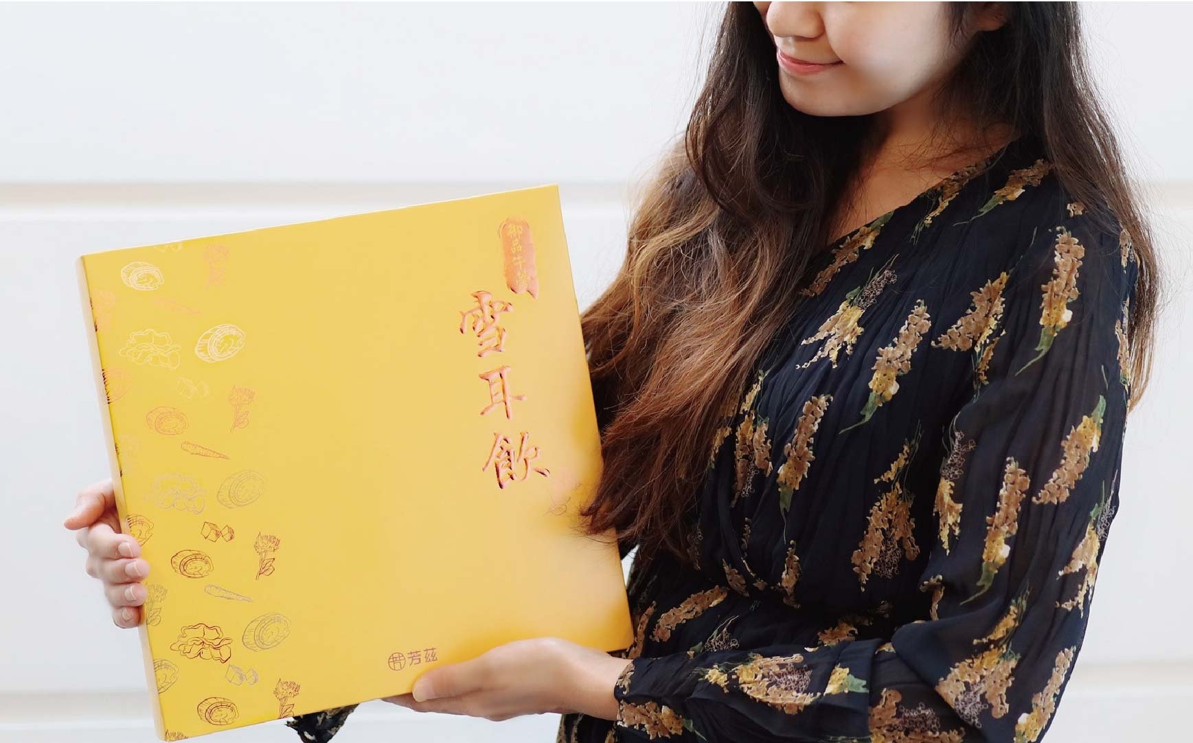 過了30歲之後，就很明顯感受到隨著年齡的增長，這瓶牛蒡雪耳飲無敵美味，利用純正冰糖加以直火慢燉而成，新鮮純淨，有美好的甘甜口感，雪耳擁有植物性膠原，滿滿元氣自己都能感受得到，用食補來幫助調整體質，還可以水潤養顏，當然會想要持續飲用!