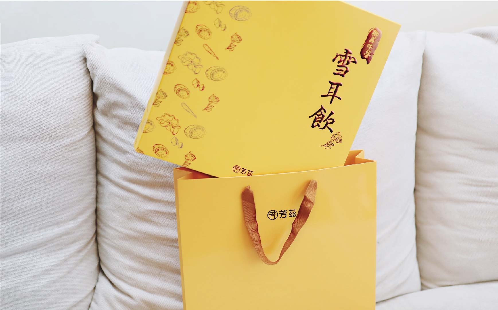 過了30歲之後，就很明顯感受到隨著年齡的增長，這瓶牛蒡雪耳飲無敵美味，利用純正冰糖加以直火慢燉而成，新鮮純淨，有美好的甘甜口感，雪耳擁有植物性膠原，滿滿元氣自己都能感受得到，用食補來幫助調整體質，還可以水潤養顏，當然會想要持續飲用!