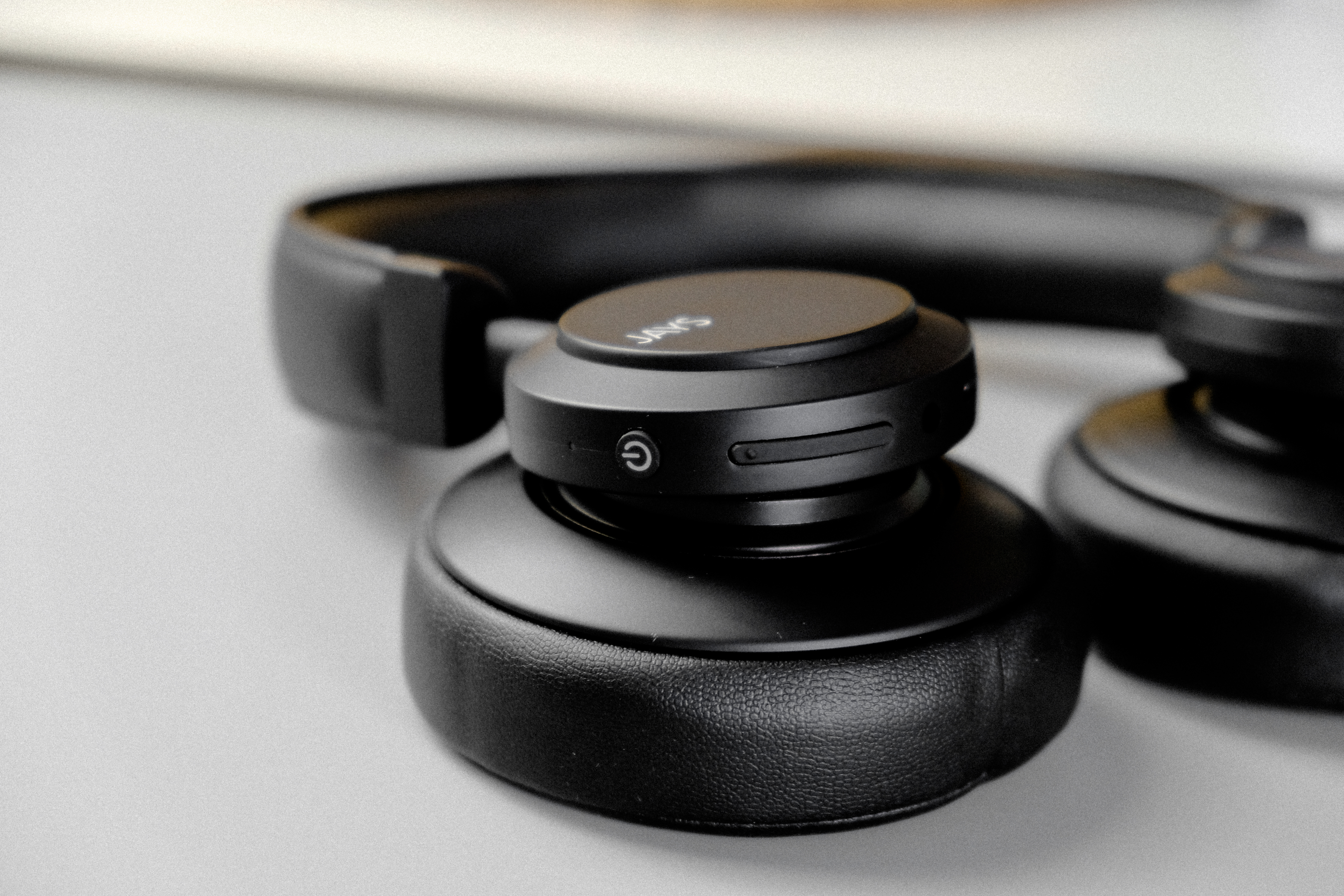 Jays q-Seven On-Ear Wireless Headphones