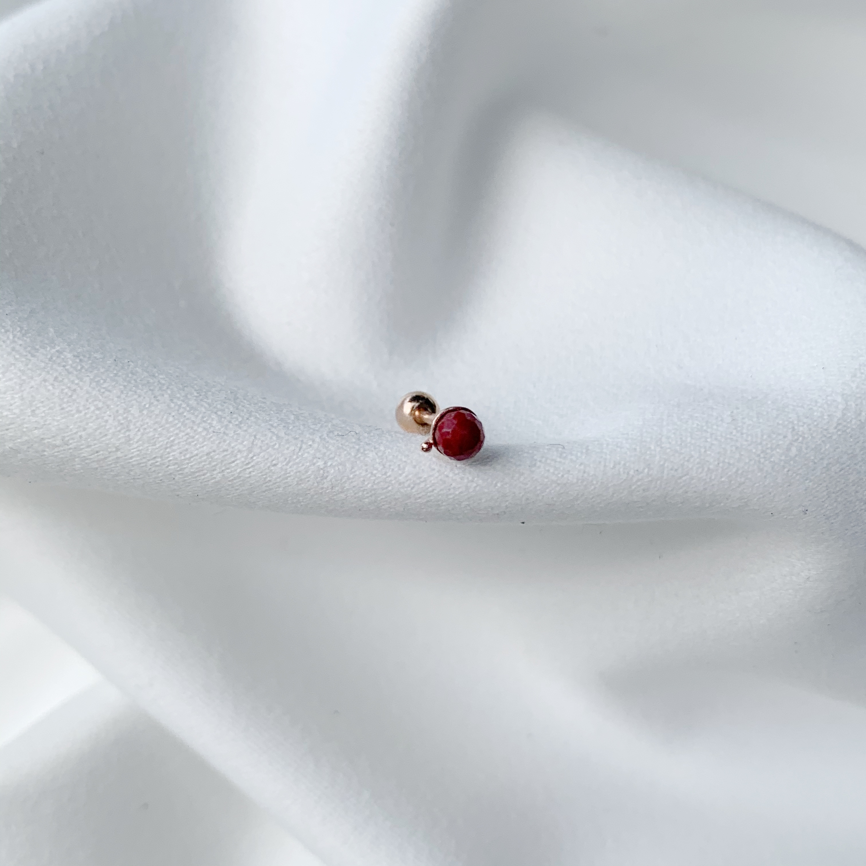 紅寶球球小點轉珠耳環