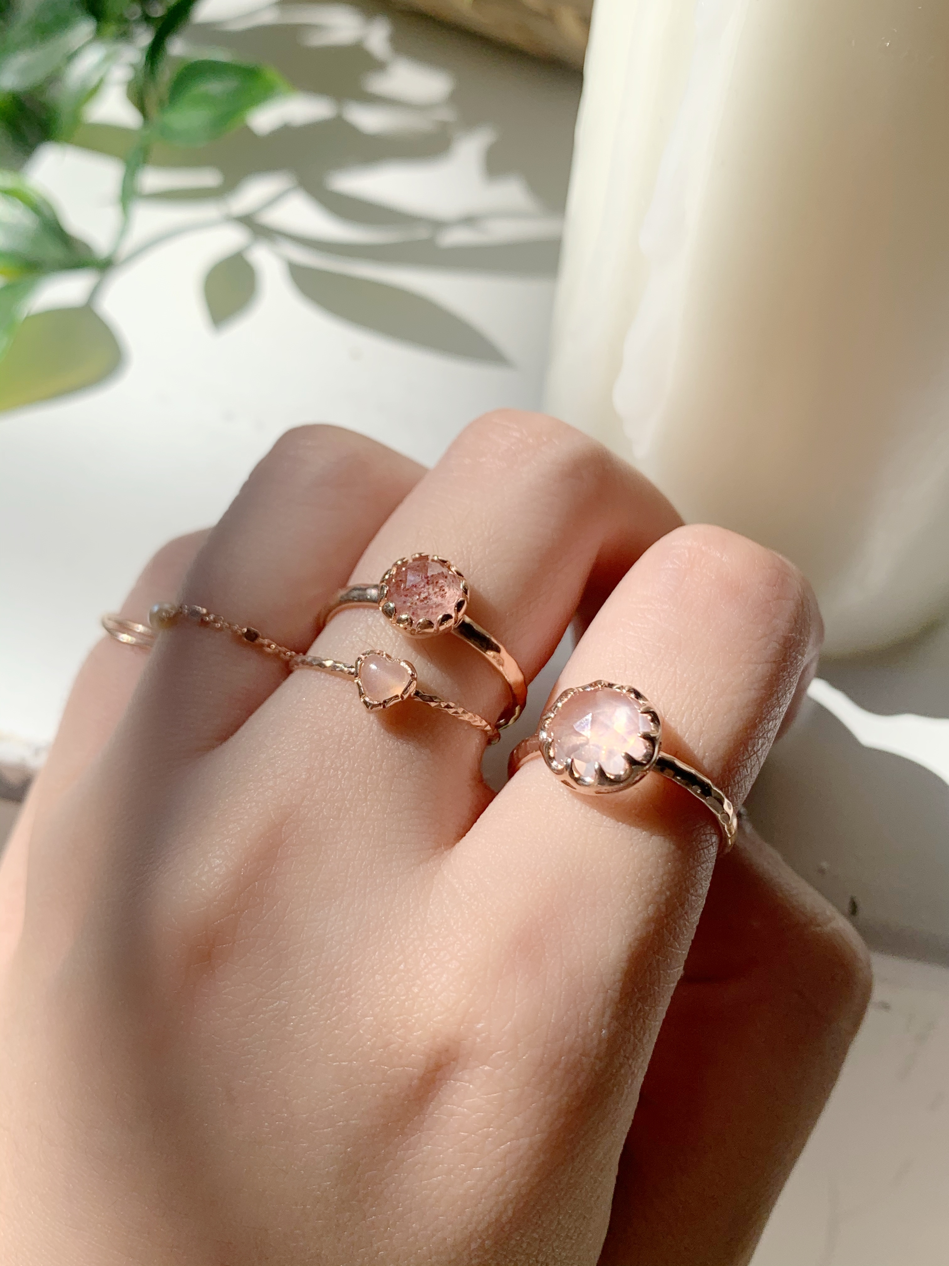 大簍空皇冠粉晶戒指