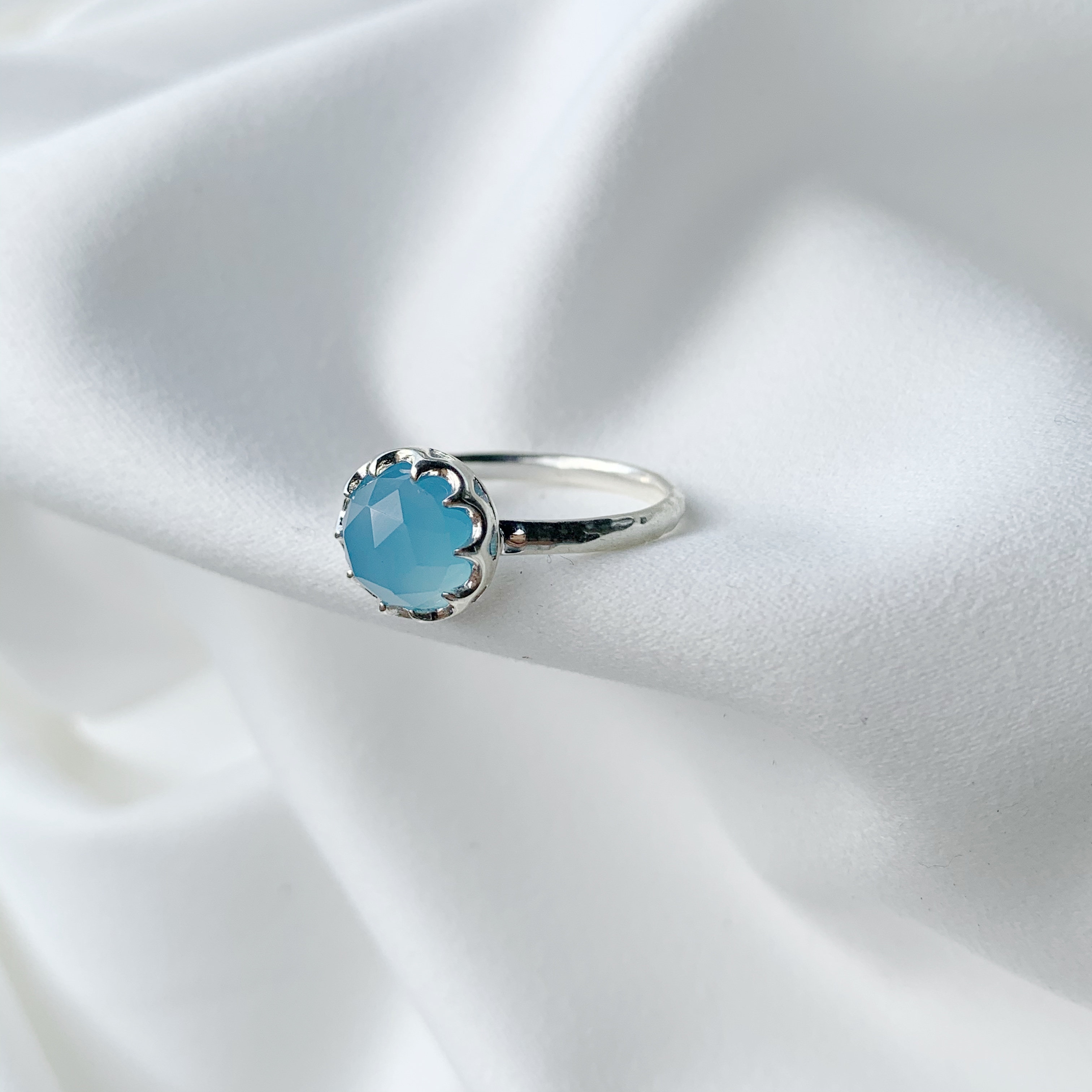 大簍空皇冠海藍玉髓戒指