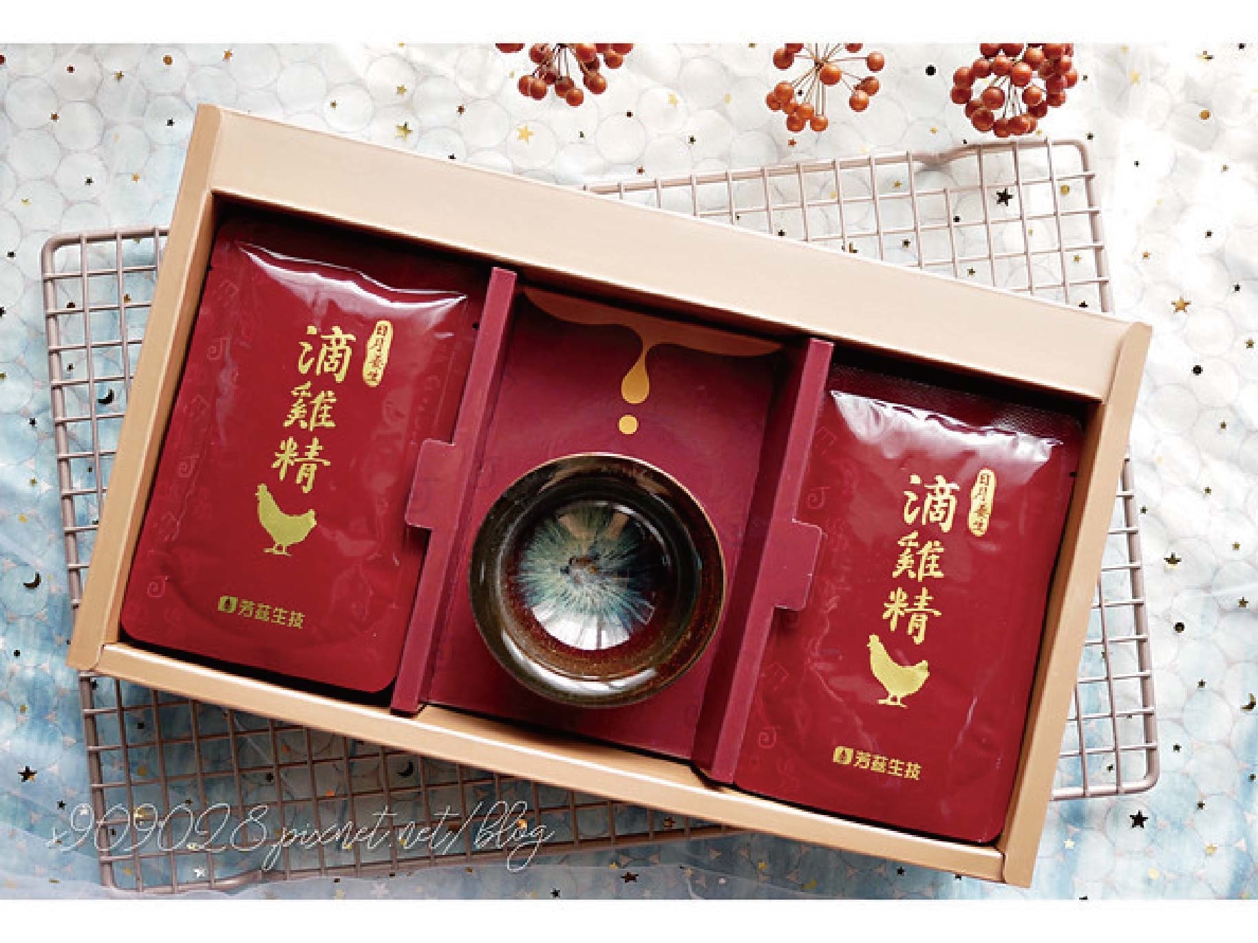 日月養生滴雞精非常的澄清且不油膩、低熱量卻含有滿滿的營養，讓女孩們可以安心的補充再也不擔心會造成身體負擔，除了單喝外， 有時候妞麻也會將日月養生滴雞精拿來入菜做料理，最重要的是低熱量又不會造成身體負擔。