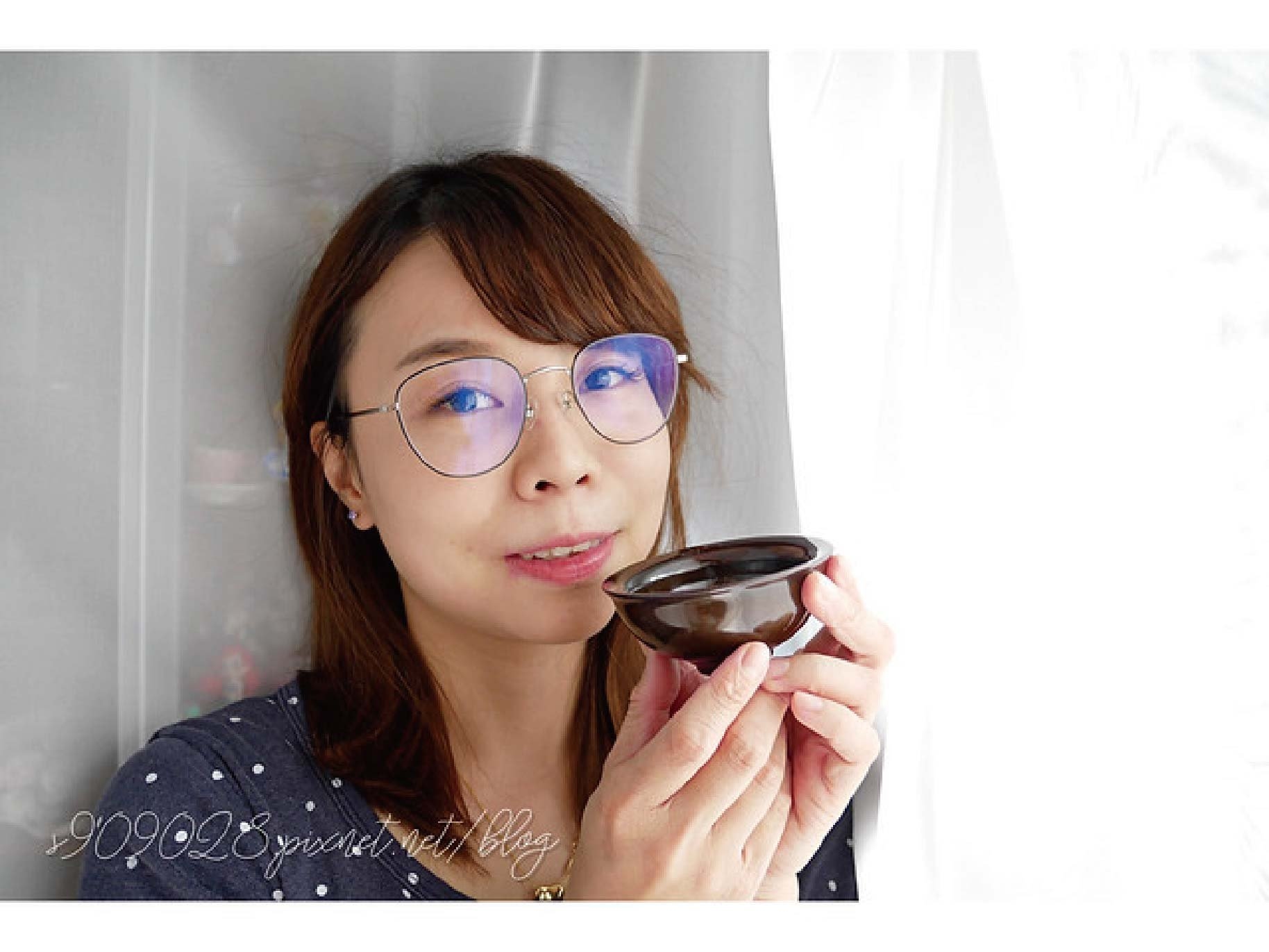 日月養生滴雞精非常的澄清且不油膩、低熱量卻含有滿滿的營養，讓女孩們可以安心的補充再也不擔心會造成身體負擔，除了單喝外， 有時候妞麻也會將日月養生滴雞精拿來入菜做料理，最重要的是低熱量又不會造成身體負擔。