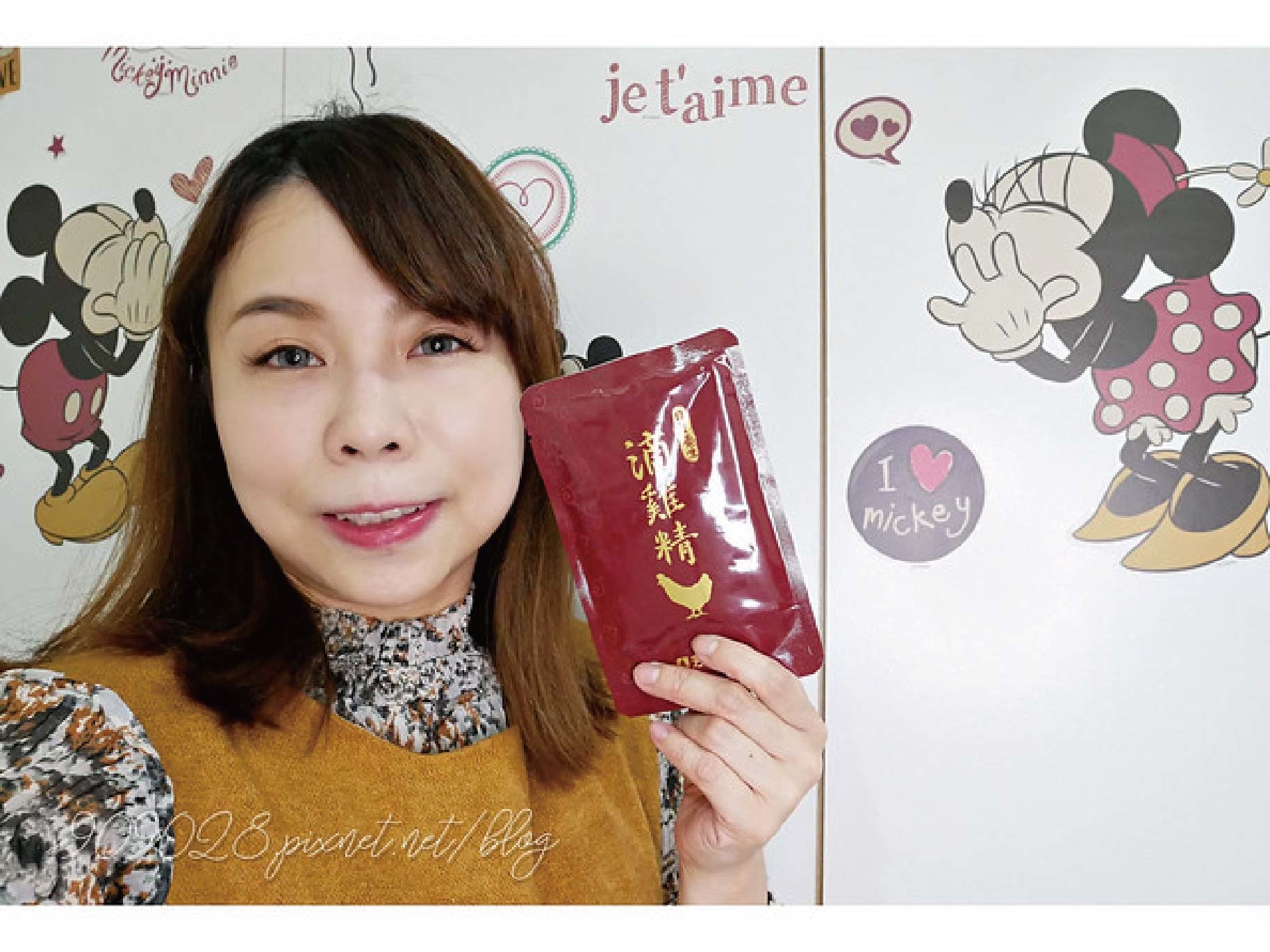 日月養生滴雞精非常的澄清且不油膩、低熱量卻含有滿滿的營養，讓女孩們可以安心的補充再也不擔心會造成身體負擔，除了單喝外， 有時候妞麻也會將日月養生滴雞精拿來入菜做料理，最重要的是低熱量又不會造成身體負擔。