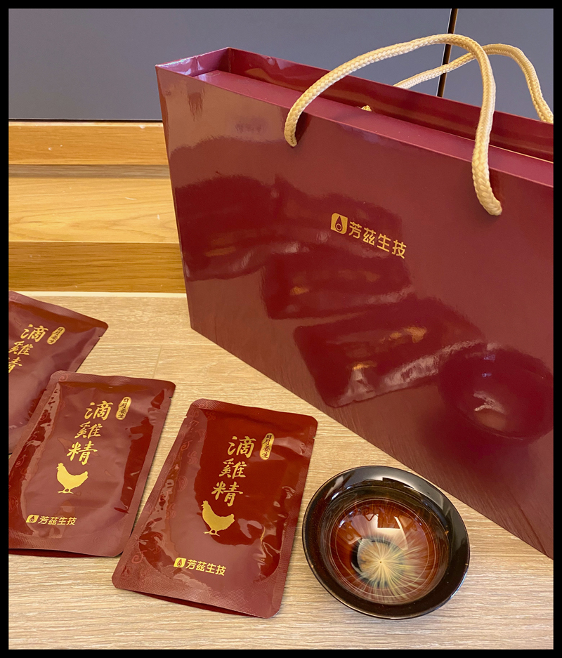 吃營養一點有助於提升全家免疫力，『芳茲日月養生滴雞精』是很方便的選項，內含高胺基酸及高膠原蛋白的營養，清晨起床空腹喝一碗滴雞精，再打起精神面對忙碌的一日。