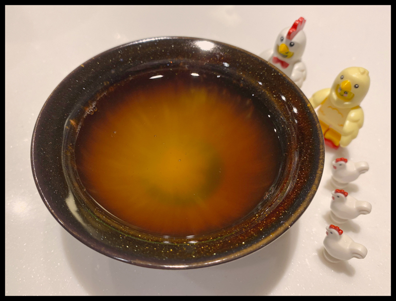 吃營養一點有助於提升全家免疫力，『芳茲日月養生滴雞精』是很方便的選項，內含高胺基酸及高膠原蛋白的營養，清晨起床空腹喝一碗滴雞精，再打起精神面對忙碌的一日。