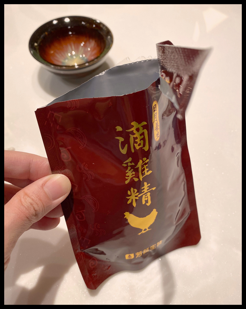 吃營養一點有助於提升全家免疫力，『芳茲日月養生滴雞精』是很方便的選項，內含高胺基酸及高膠原蛋白的營養，清晨起床空腹喝一碗滴雞精，再打起精神面對忙碌的一日。