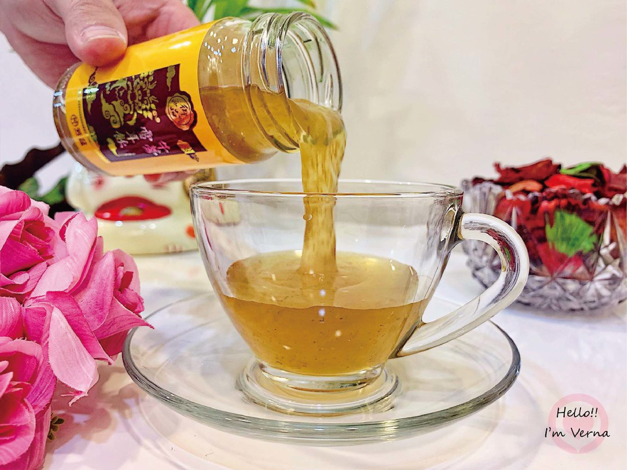 牛蒡雪耳飲有非常棒的養生補氣效果，是過年送長輩的好選擇，內含天然膠質的白木耳、牛蒡，還有多種營養成分，在倒的時候就感覺非常濃潤，富含滿滿天然植物性膠質，養生又能有好氣色，推薦給三餐不均衡，久坐少動的人，長期飲用可以調整體質，促進代謝，滋潤皮膚。