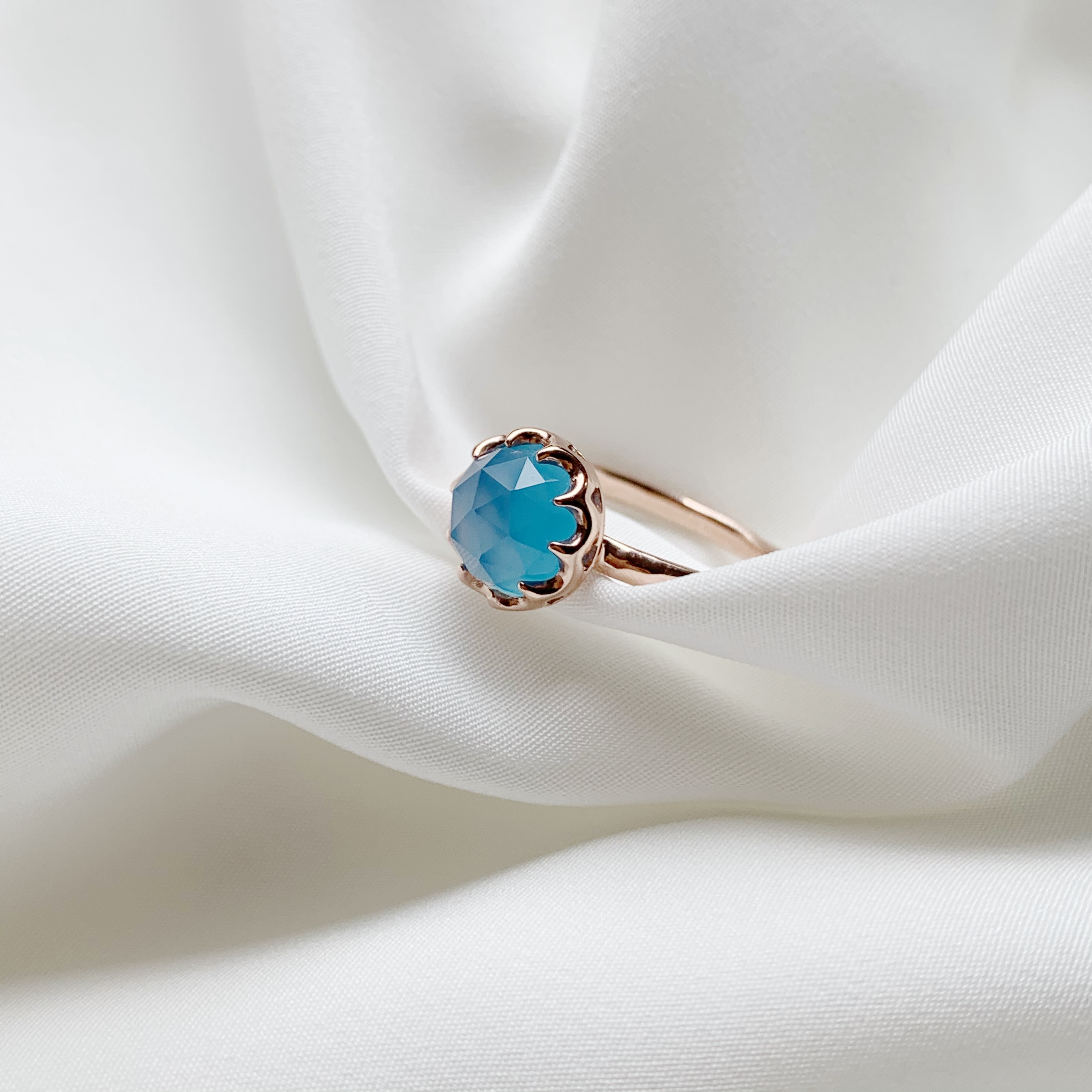 大簍空皇冠海藍玉髓戒指