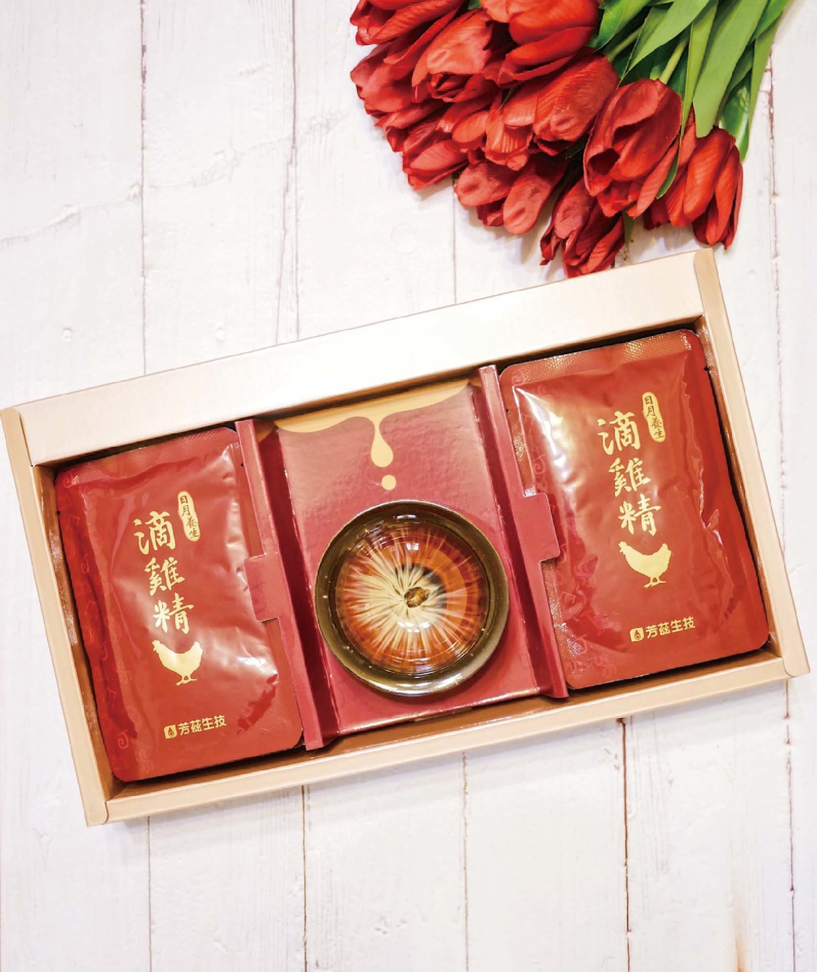 天氣越來越涼爽，不知道女孩們是否像我依樣有手腳冰冷的問題，芳茲生技的日月養生滴雞精非常適合保養，使用鋁鉑包裝，高溫滅菌，不需冷藏，常溫撕開就可以直接飲用。