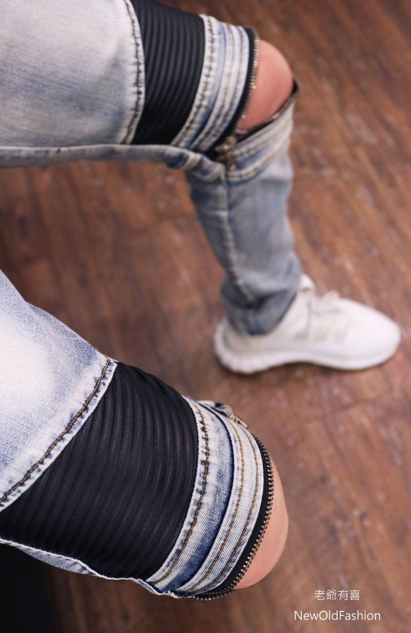 藍色拼接皮革膝拉鍊造型