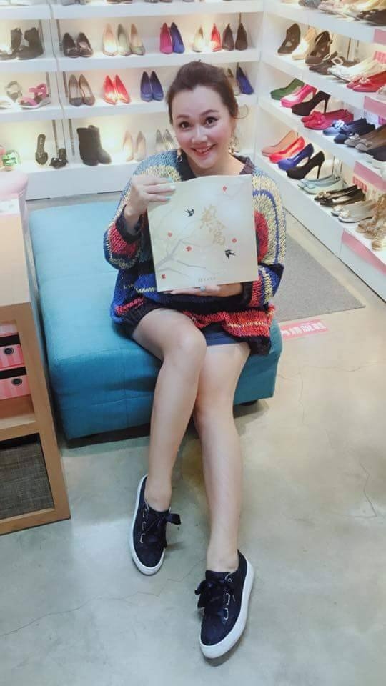 bonbons版娘喝了芳茲生技日本專利獨家萃取技術，高濃度燕窩酸的極品銀耳燕窩飲之後，大力推薦，養生飲品最佳首選，由內顧到外，煥彩美妍即刻開始。