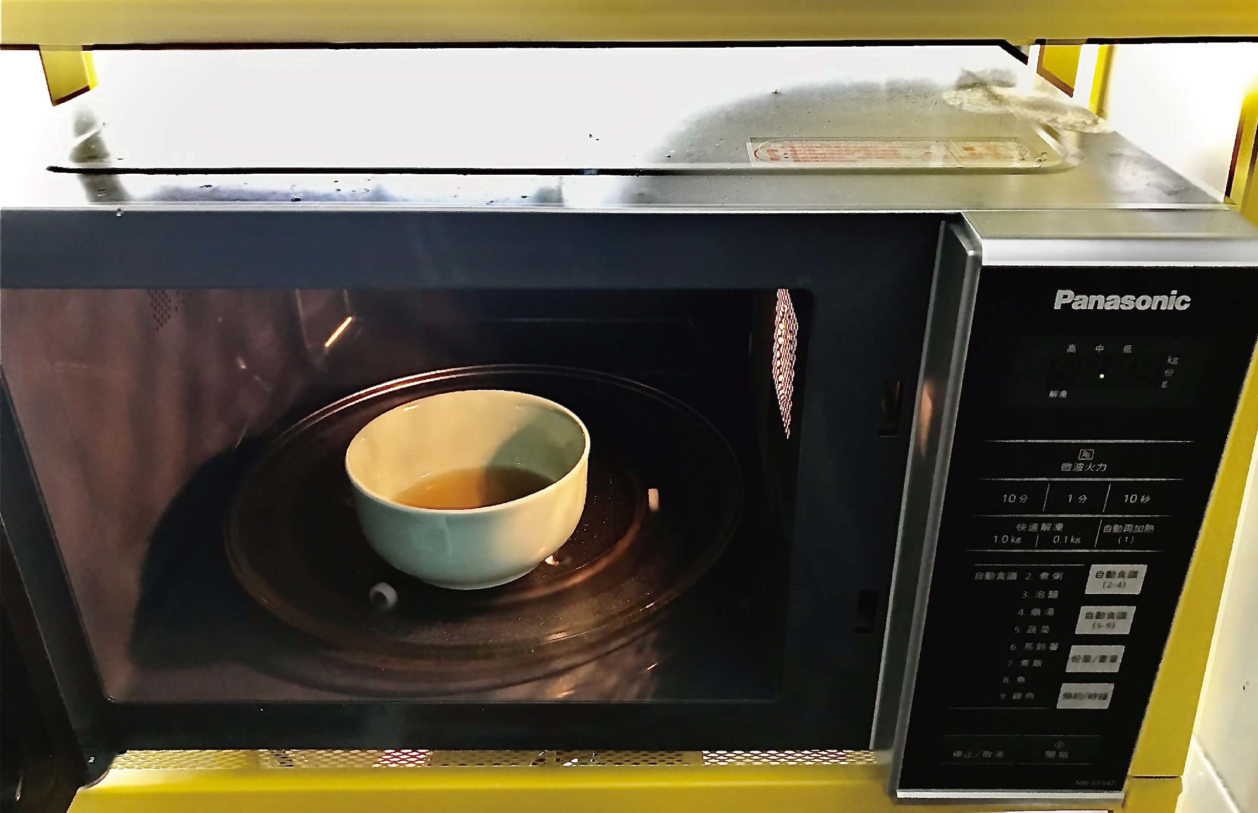 懷孕的時候，只要到了秋冬，天氣開始轉涼，身體就經常不舒服， 又擔心寶寶營養不足，幸好有「芳茲生技 日月養生滴雞精」，讓我能好好照顧自己的身體，做自己的女王