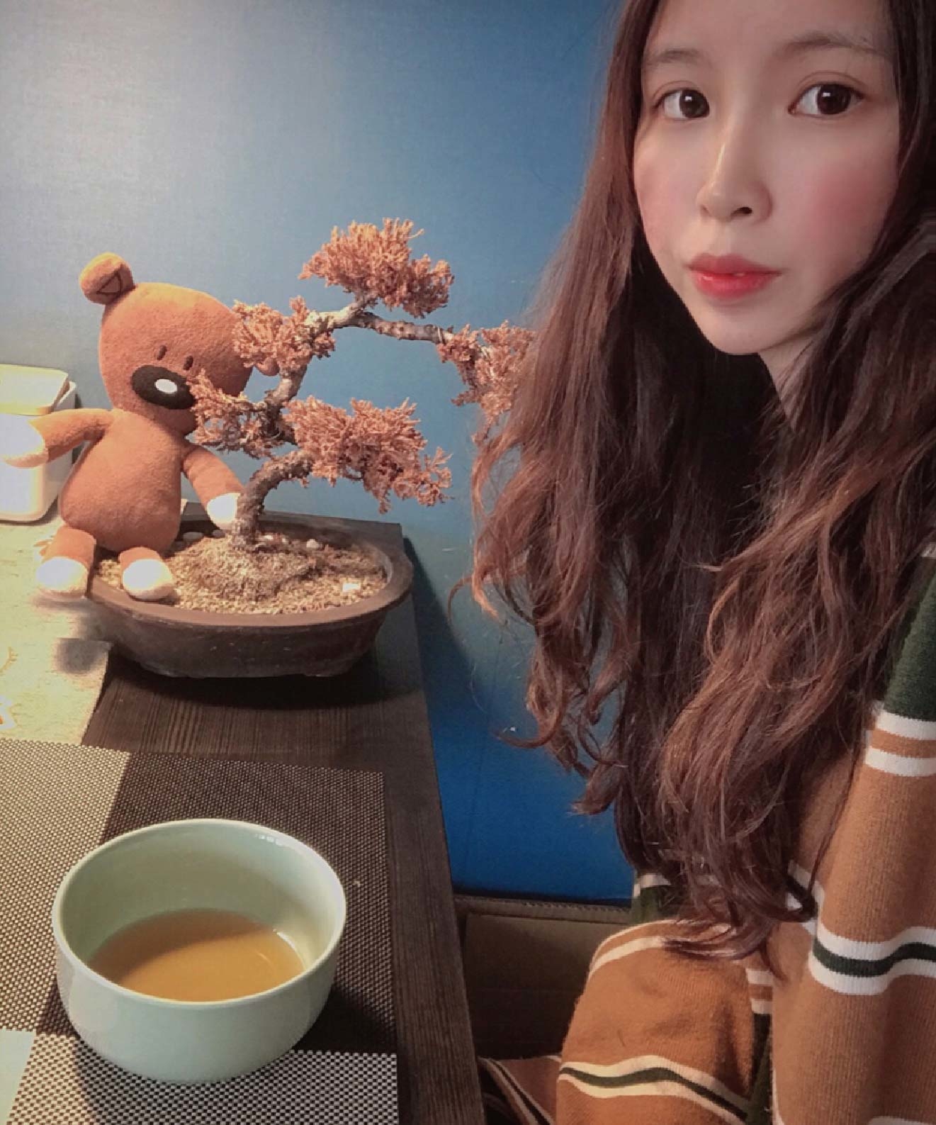 懷孕的時候，只要到了秋冬，天氣開始轉涼，身體就經常不舒服， 又擔心寶寶營養不足，幸好有「芳茲生技 日月養生滴雞精」，讓我能好好照顧自己的身體，做自己的女王