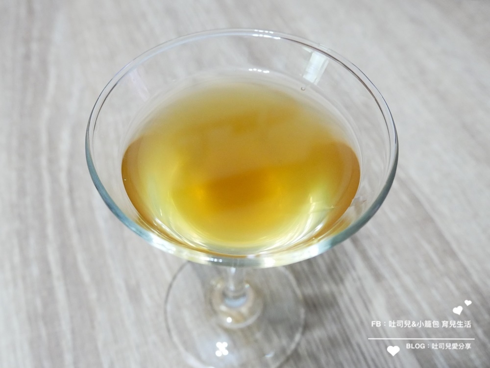 每天埋頭苦幹趕案子+熱血育兒(幾乎天天上親子課)，再加上三歲多的小籠包活動力一天比一天還可怕！在這段期間體驗到了曾國城強力推薦的芳茲日月養生滴雞精。在工作忙碌時可以省掉我燉雞湯的時間，隨開即飲或簡單隔水加熱就可以迅速幫我們補充體力。