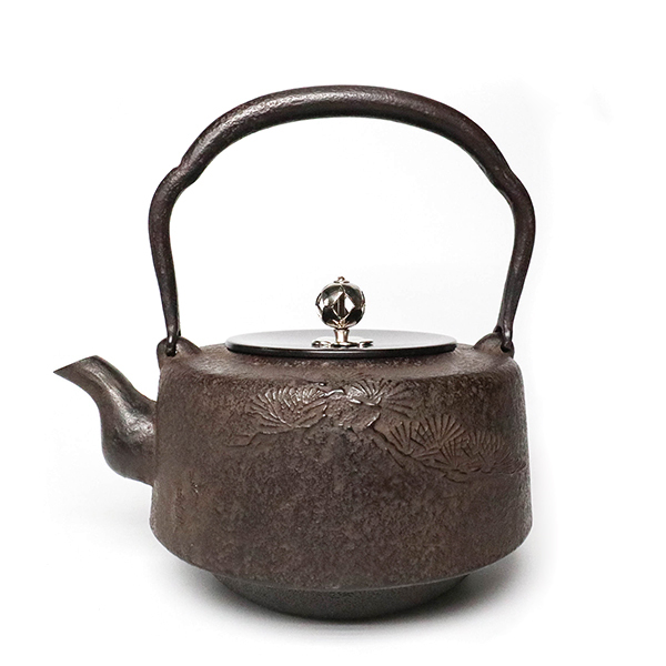 【岩戶賢一郎】角萬代 松 鐵壺1.3Ｌ