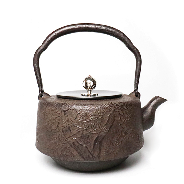 【岩戶賢一郎】角萬代 松 鐵壺1.3Ｌ