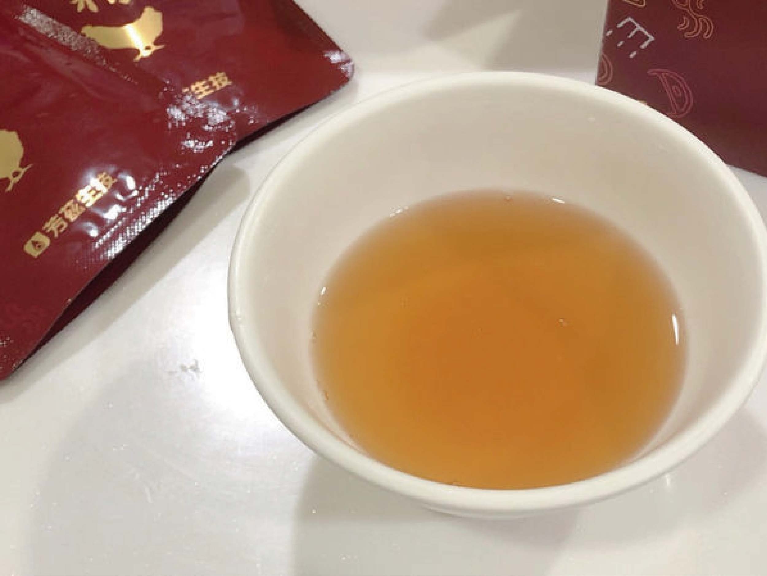 天氣轉涼又到了冬季進補的時節，要分享是由食品大廠波蜜旗下，生技公司芳茲研發的日月養生滴雞精，芳茲在滴雞精製造過程中嚴格把關，讓全家大小喝起來更加安心又補到身子