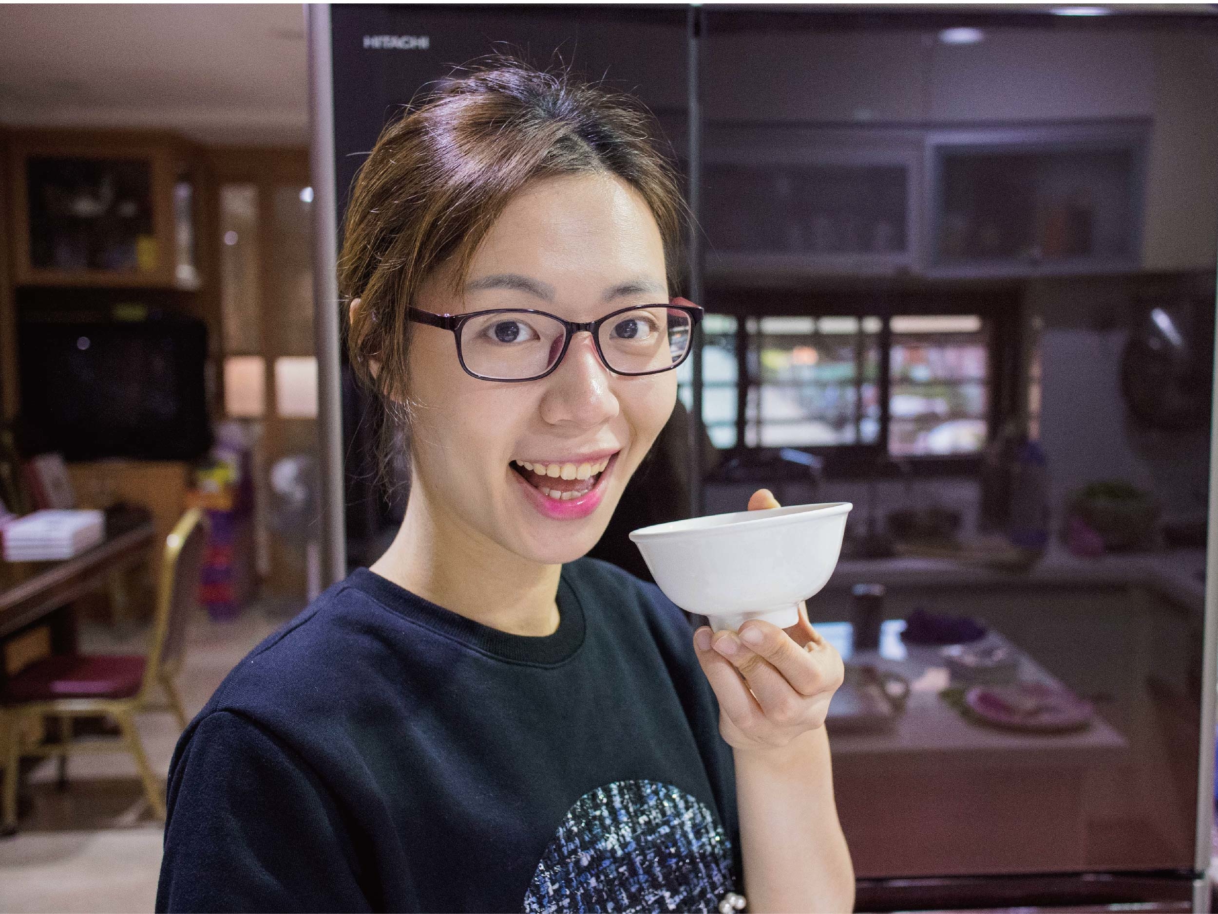 天氣轉涼又到了冬季進補的時節，要分享是由食品大廠波蜜旗下，生技公司芳茲研發的日月養生滴雞精，芳茲在滴雞精製造過程中嚴格把關，讓全家大小喝起來更加安心又補到身子