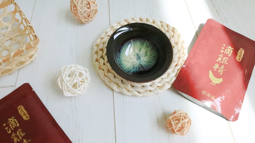 滴雞精近年來廣受市場歡迎，但大大小小的品牌，該怎麼選呢? 小娃媽建議大家還是從大品牌下手相對有保障。後來才知道，原來”芳茲生技”是由我們從小便熟悉的”波蜜”大廠所生產製造，今年還有藝人曾國城代言滴雞精加持，感覺品質經過層層把關又多了一份安心。