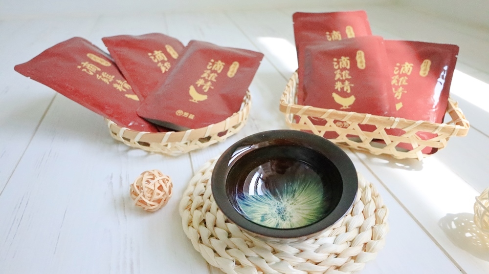 滴雞精近年來廣受市場歡迎，但大大小小的品牌，該怎麼選呢? 小娃媽建議大家還是從大品牌下手相對有保障。後來才知道，原來”芳茲生技”是由我們從小便熟悉的”波蜜”大廠所生產製造，今年還有藝人曾國城代言滴雞精加持，感覺品質經過層層把關又多了一份安心。