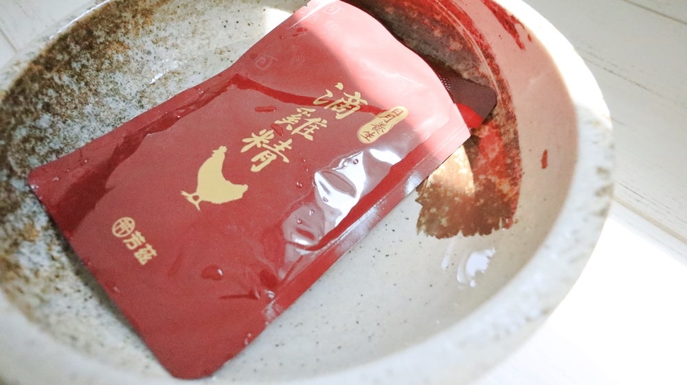 滴雞精近年來廣受市場歡迎，但大大小小的品牌，該怎麼選呢? 小娃媽建議大家還是從大品牌下手相對有保障。後來才知道，原來”芳茲生技”是由我們從小便熟悉的”波蜜”大廠所生產製造，今年還有藝人曾國城代言滴雞精加持，感覺品質經過層層把關又多了一份安心。