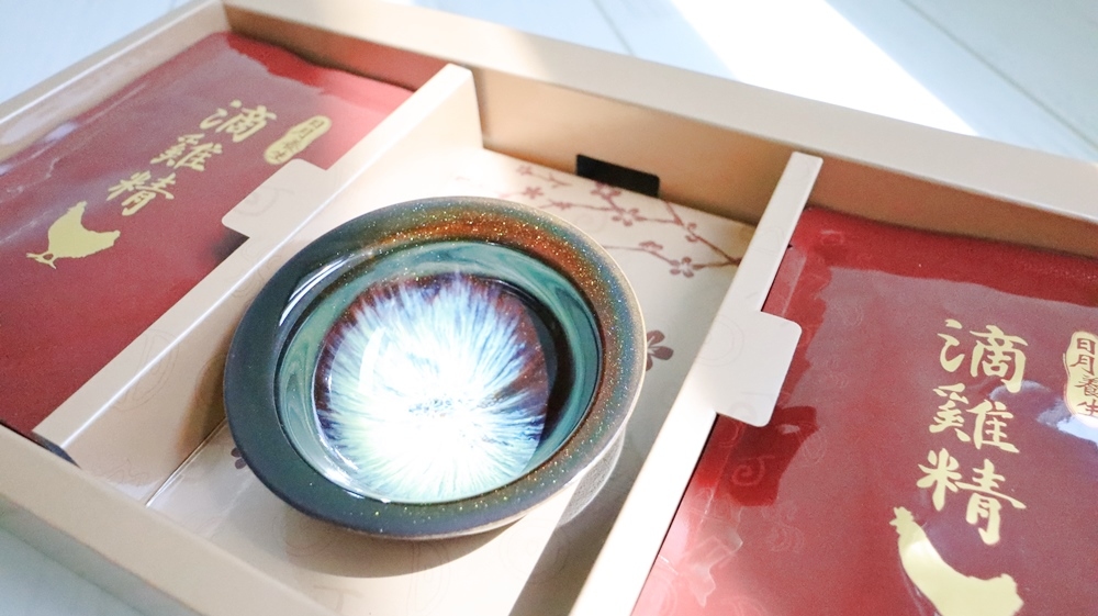 滴雞精近年來廣受市場歡迎，但大大小小的品牌，該怎麼選呢? 小娃媽建議大家還是從大品牌下手相對有保障。後來才知道，原來”芳茲生技”是由我們從小便熟悉的”波蜜”大廠所生產製造，今年還有藝人曾國城代言滴雞精加持，感覺品質經過層層把關又多了一份安心。