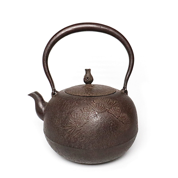 【岩戶賢一郎】丸形 松 鐵壺2.0L