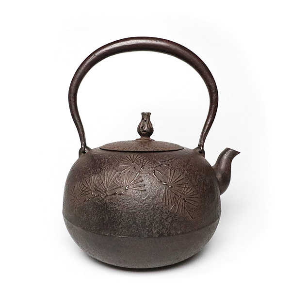 【岩戶賢一郎】丸形 松 鐵壺2.0L