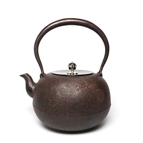 【岩戶賢一郎】丸形 松 鐵壺2.0L