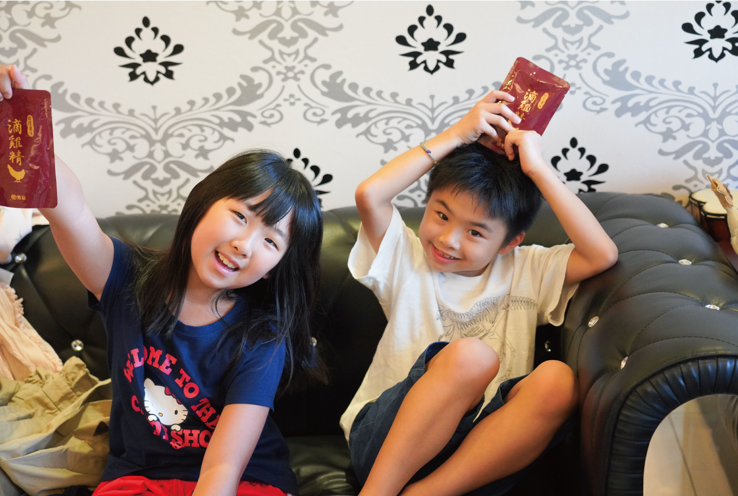 一整天的營養來源的開啟，就是早餐，所以這時候要挑選營養價值高負擔少的給孩子補充滿滿養分才行，來自芳茲生技日月養生滴雞精，採用高溫滅菌，SGS合格檢驗，還能常溫保存，只要加熱飲用真的覺得超方便，而且是曾國城代言滴雞精，品質有保障看了就很安心。