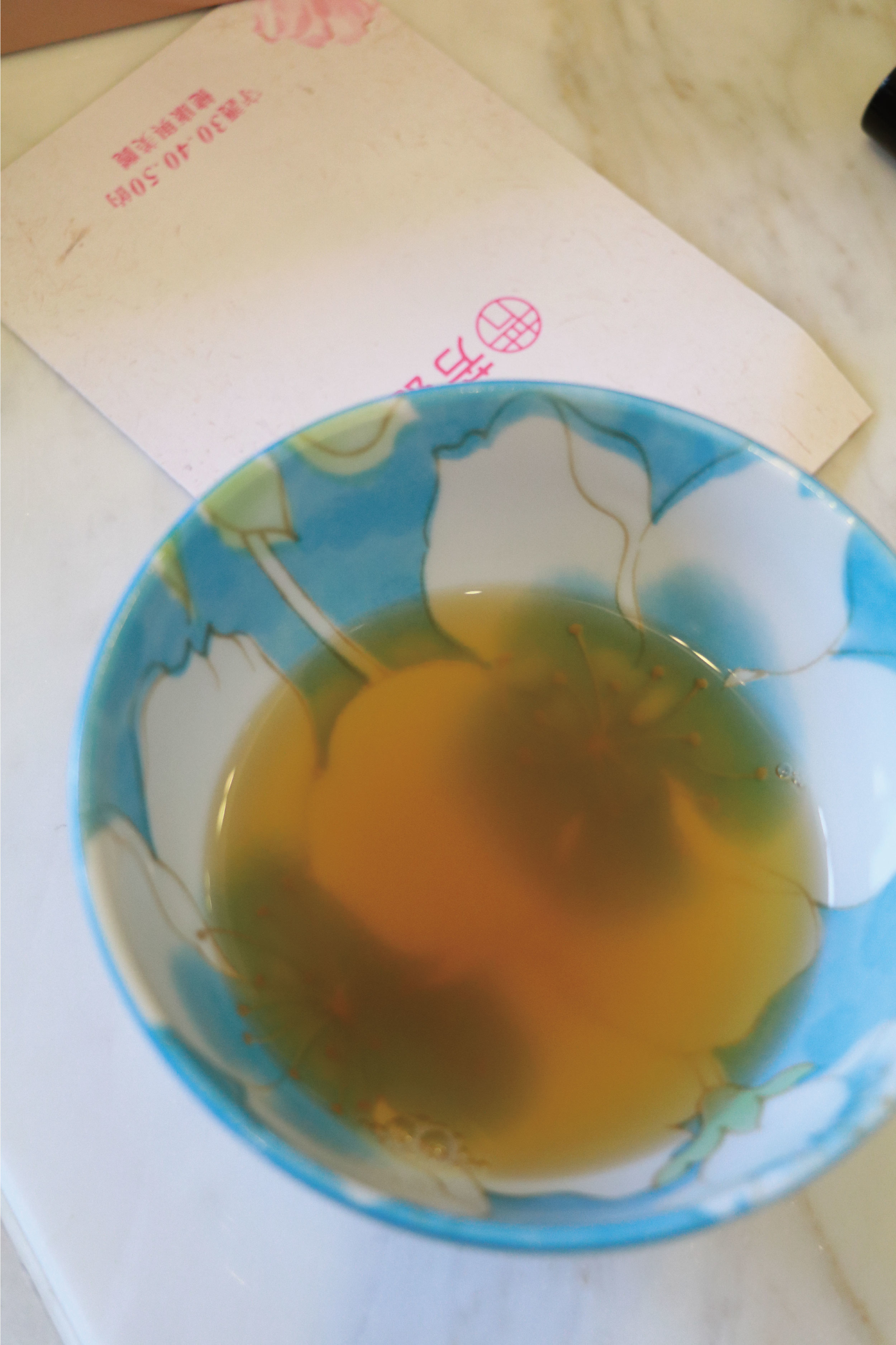 一整天的營養來源的開啟，就是早餐，所以這時候要挑選營養價值高負擔少的給孩子補充滿滿養分才行，來自芳茲生技日月養生滴雞精，採用高溫滅菌，SGS合格檢驗，還能常溫保存，只要加熱飲用真的覺得超方便，而且是曾國城代言滴雞精，品質有保障看了就很安心。