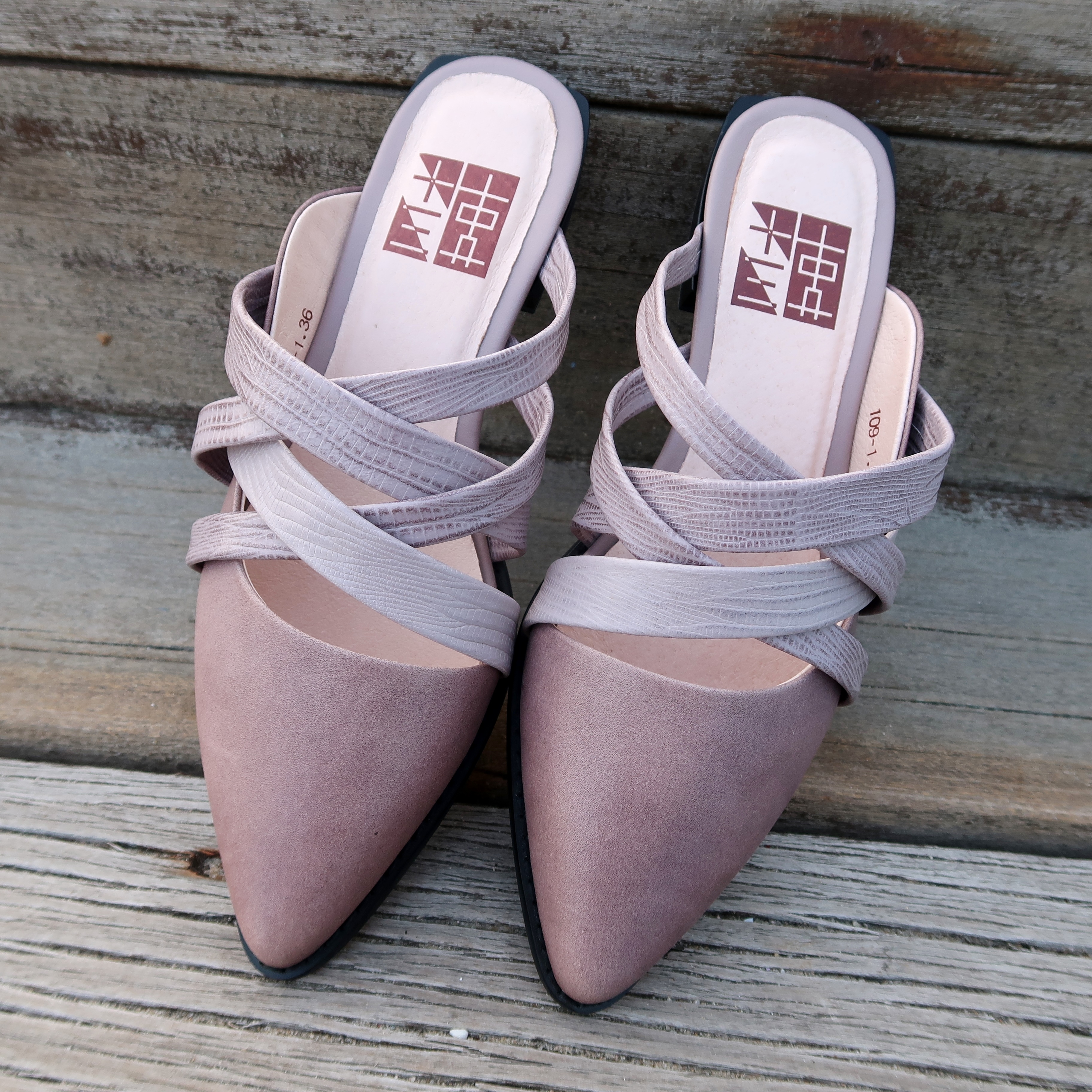 【小酒館】全真皮腳背交錯繞帶穆勒鞋涼鞋拖鞋四色