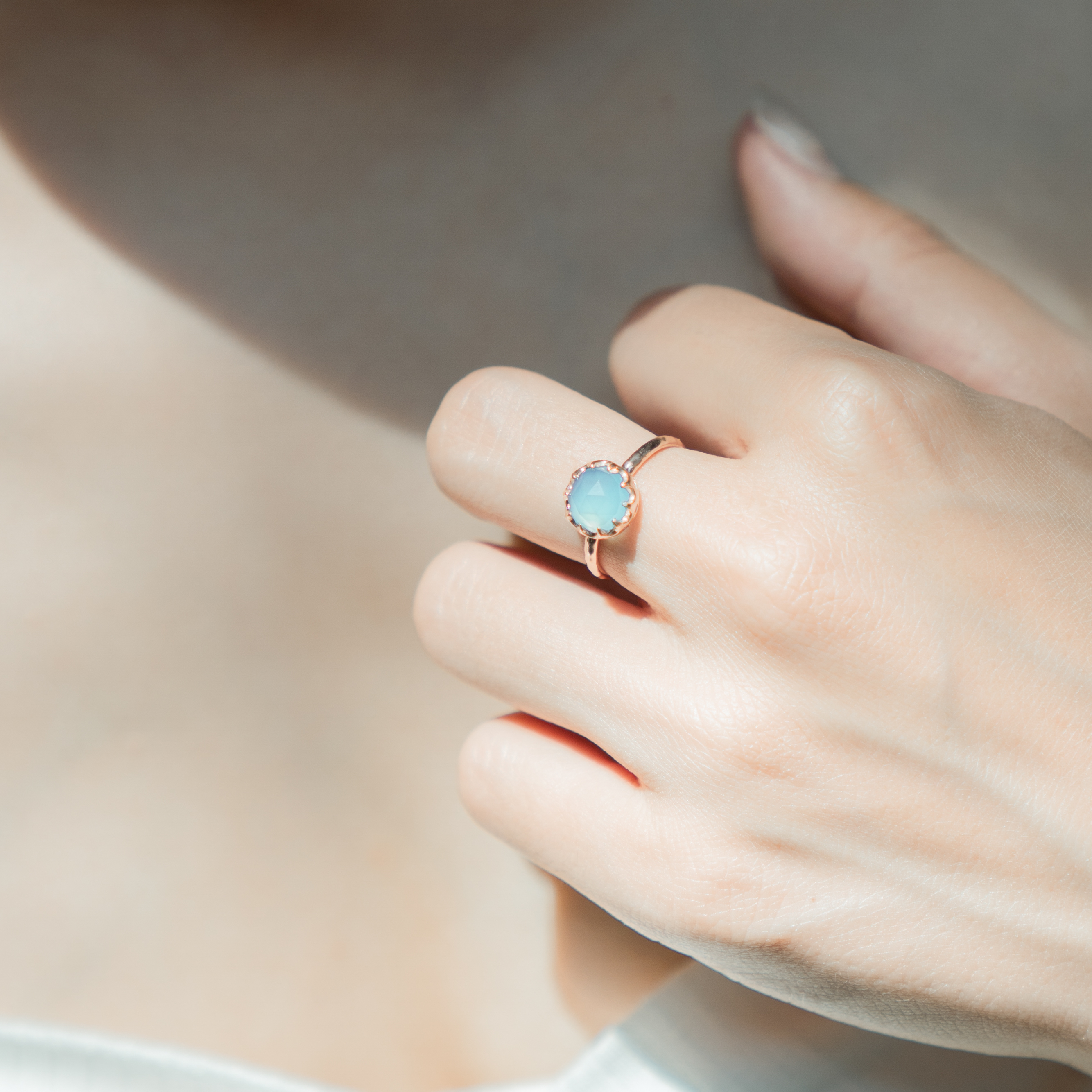 大簍空皇冠海藍玉髓戒指