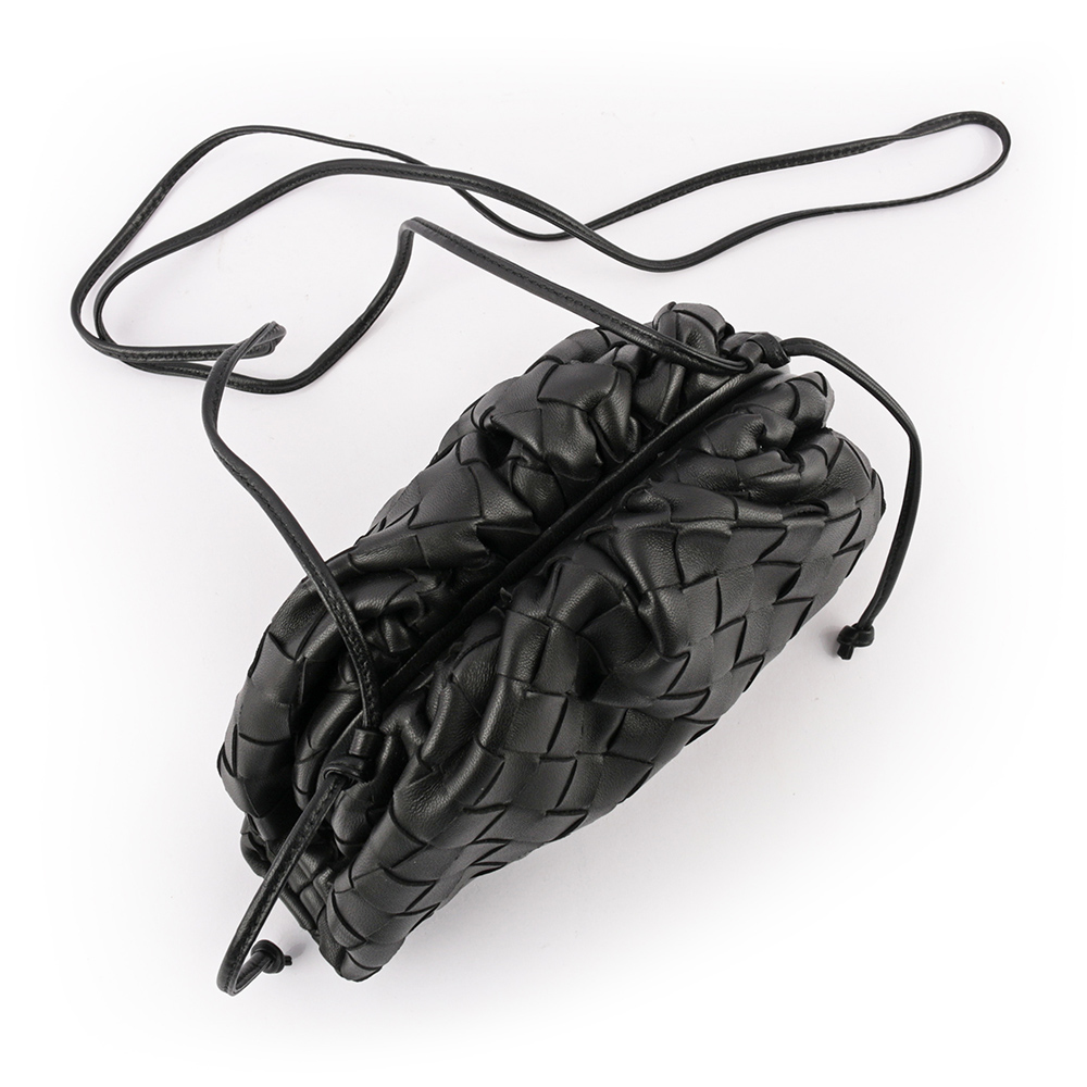 【BOTTEGA VENETA】小羊皮MINI POUCH編織雲朵包