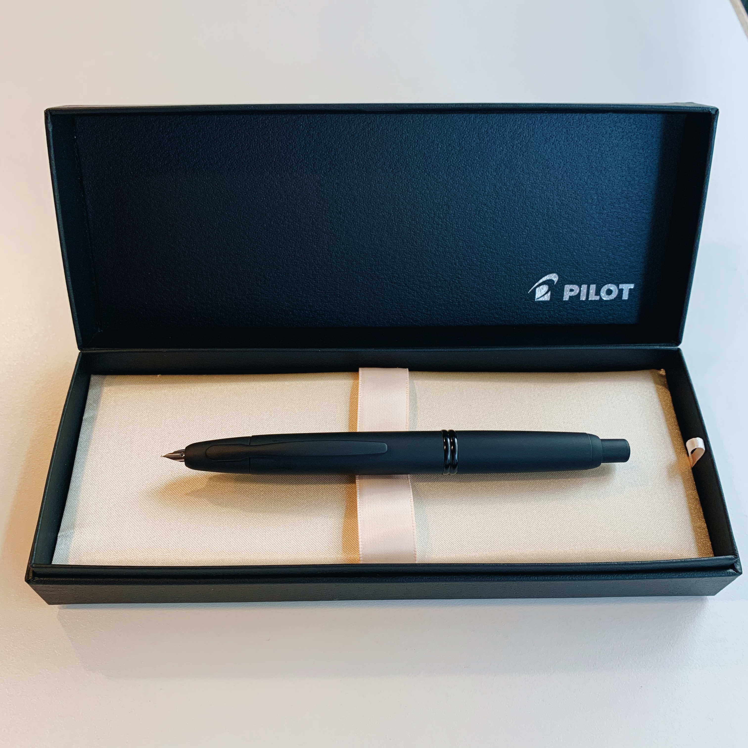 百樂 capless 黑武士18k尖，按壓式鋼筆