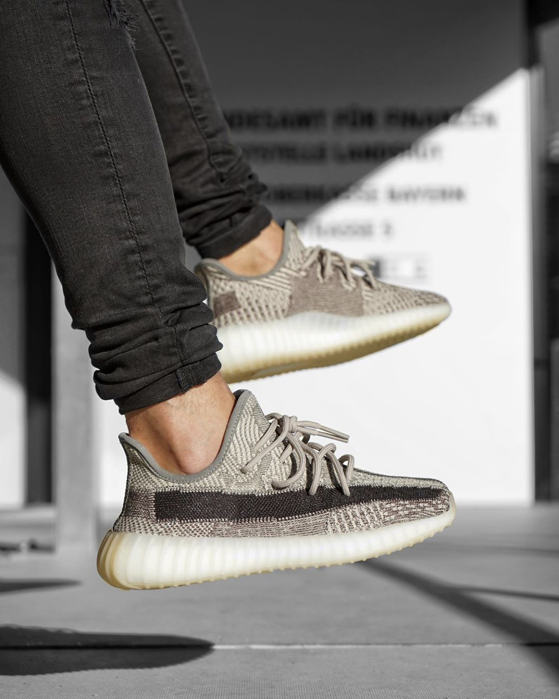 【 adidas YEEZY BOOST 350 V2 ZYON 限定款 】