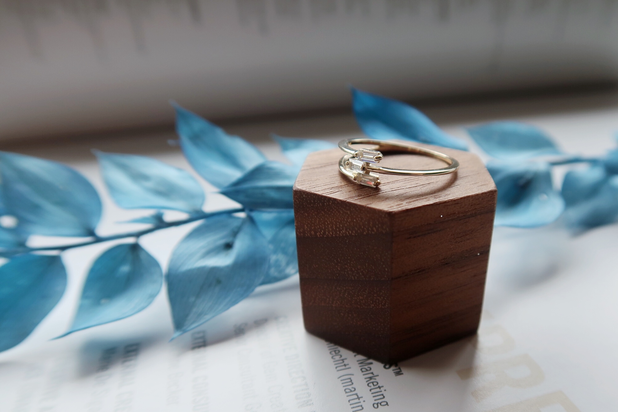 K10 / 交錯寶石戒指