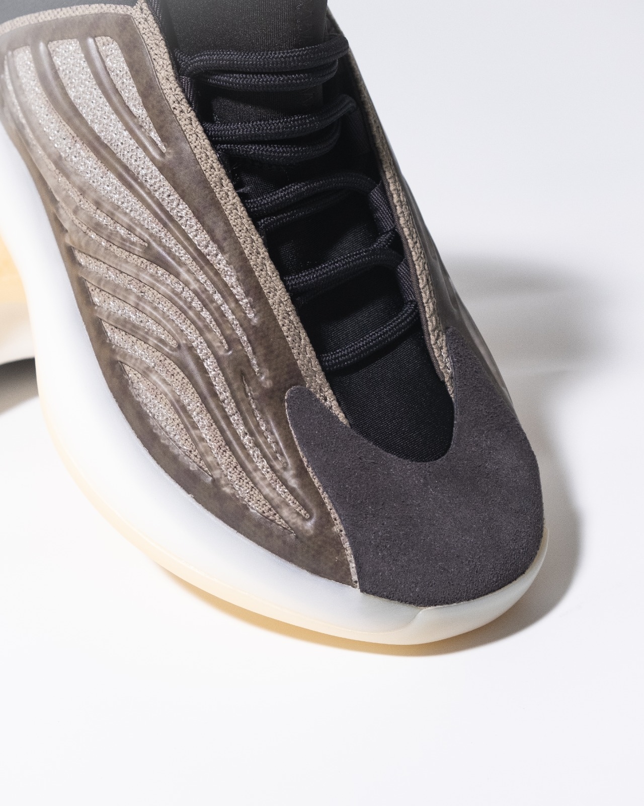 [現貨] Yeezy QNTM Barium H68771