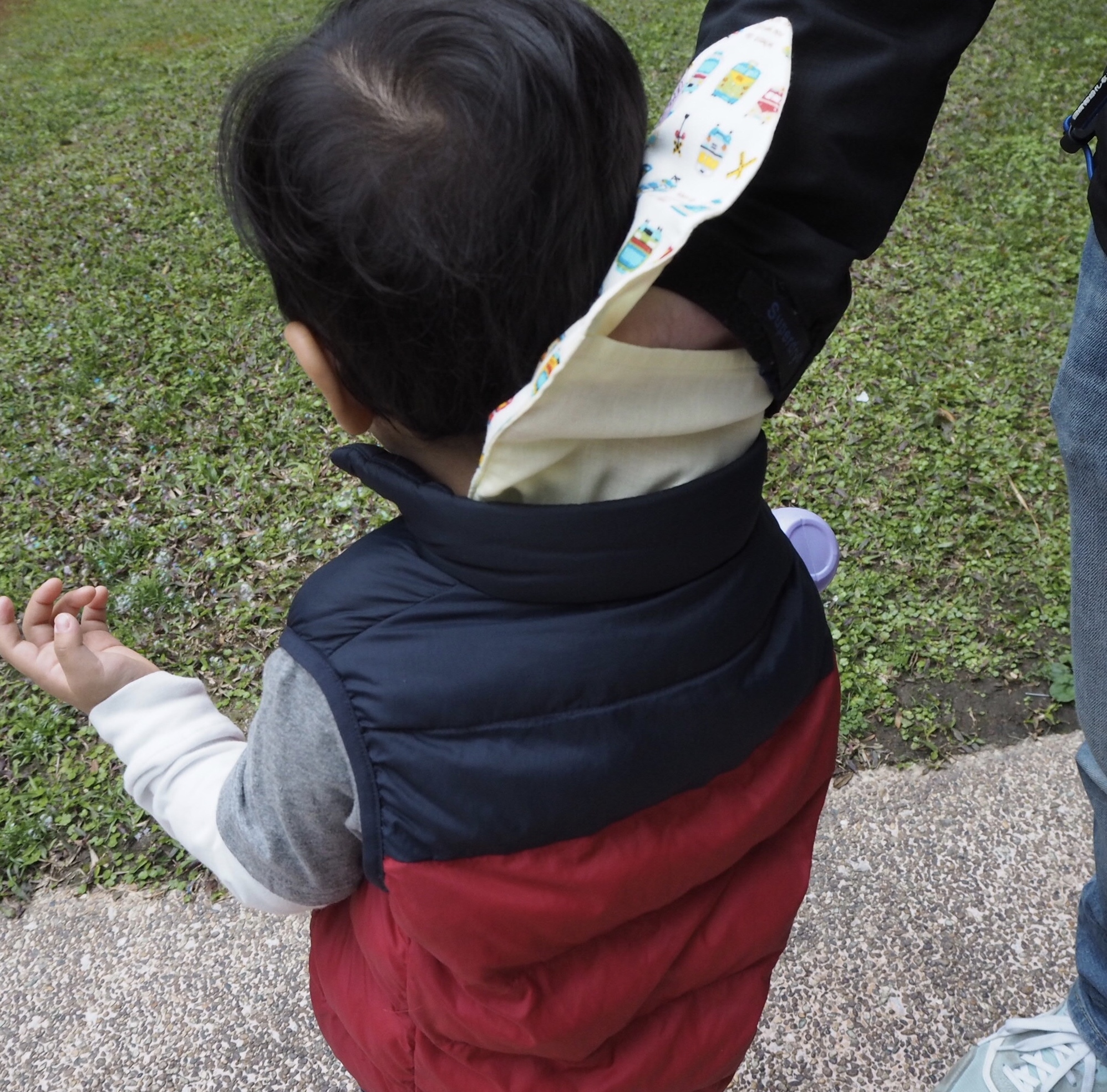 深藍色飛機與熱氣球圖案汗巾