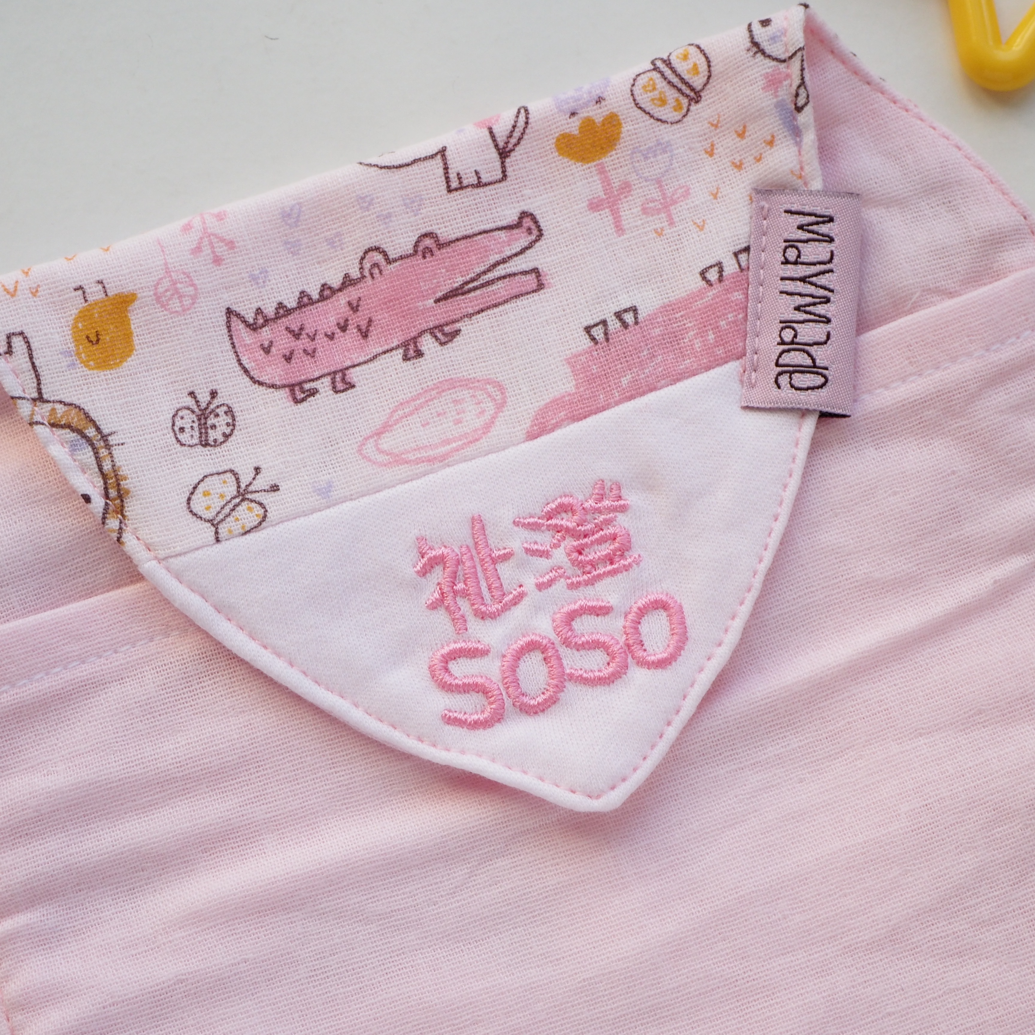 粉紅手繪動物圖案汗巾