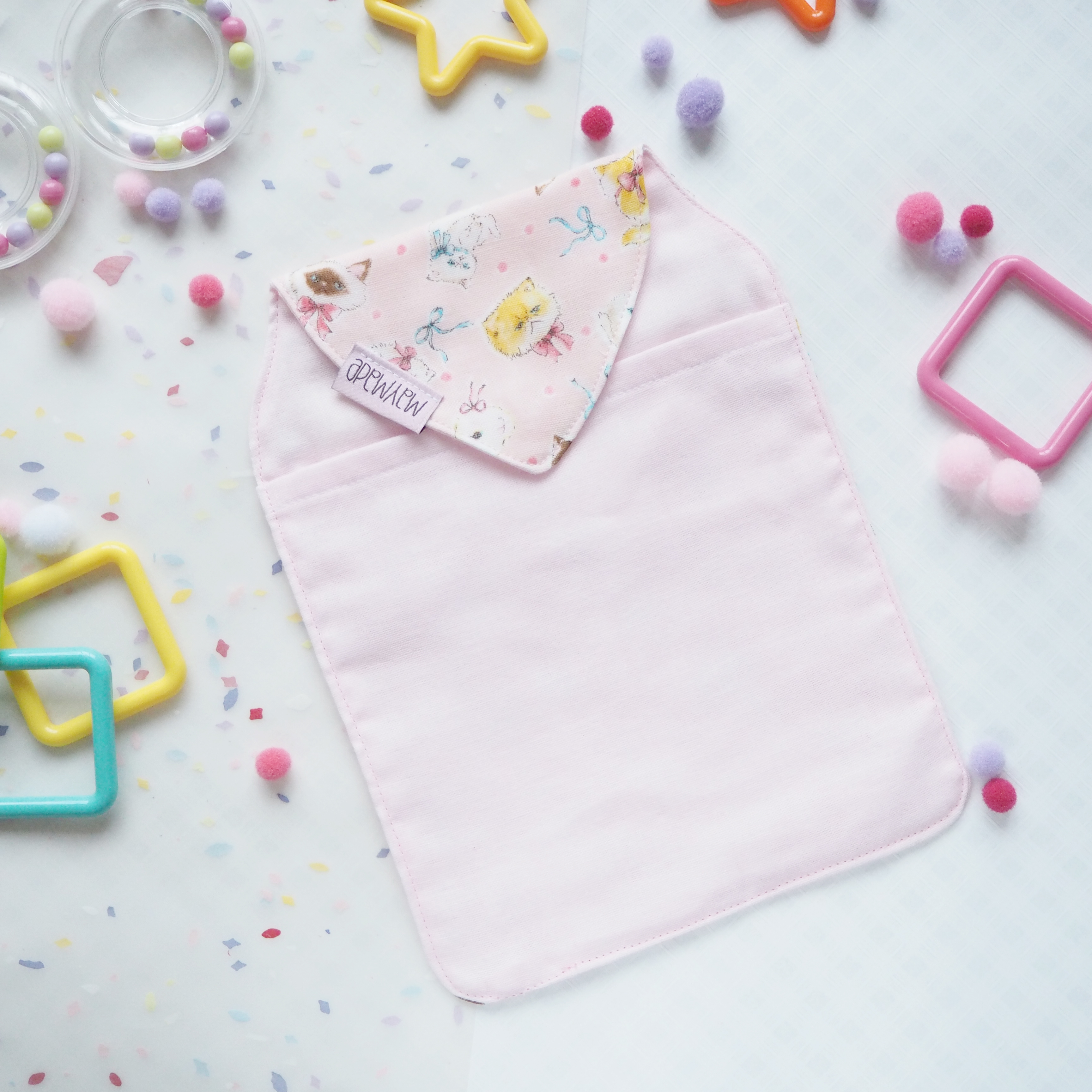 粉紅貓兔圖案汗巾