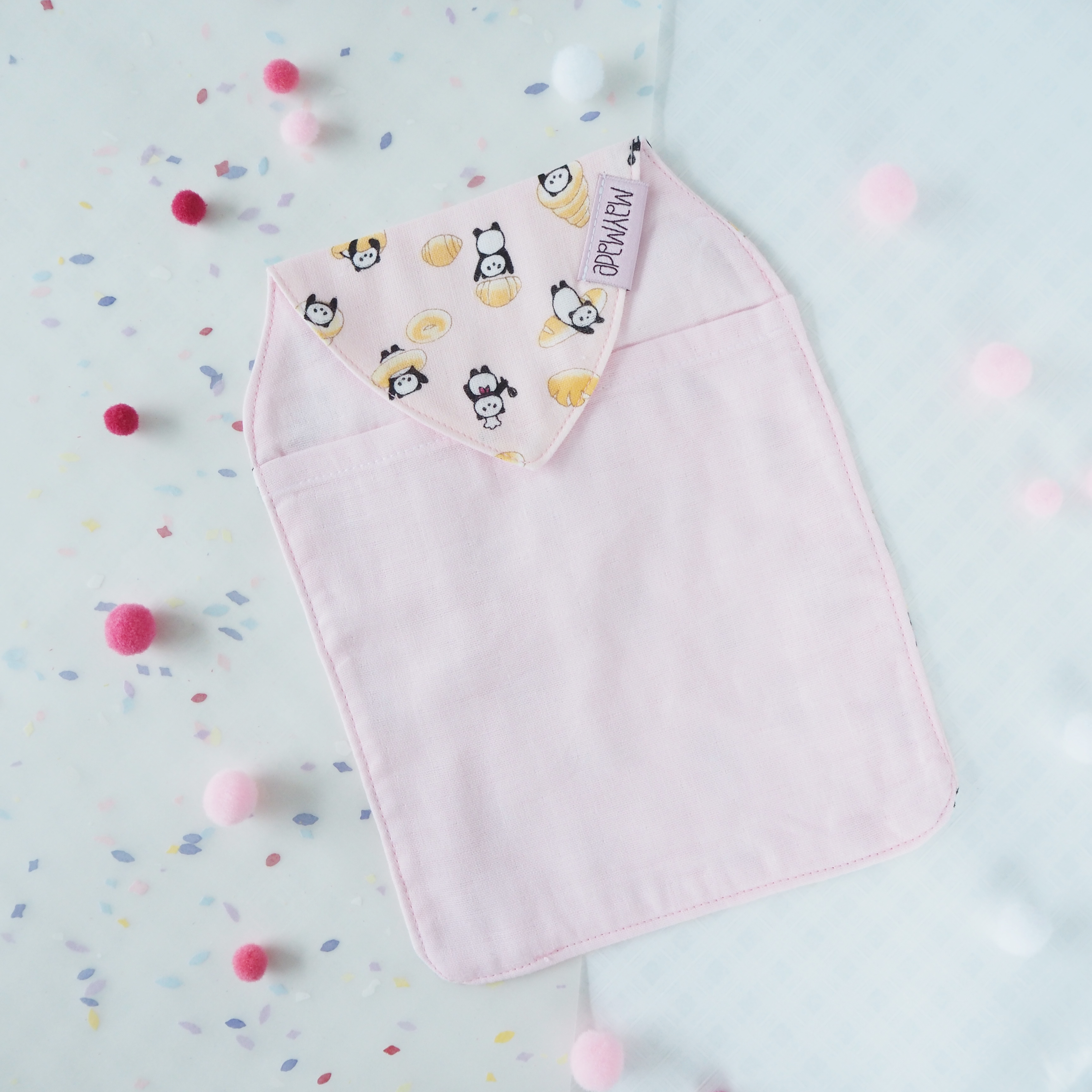 粉紅麵包熊貓圖案汗巾