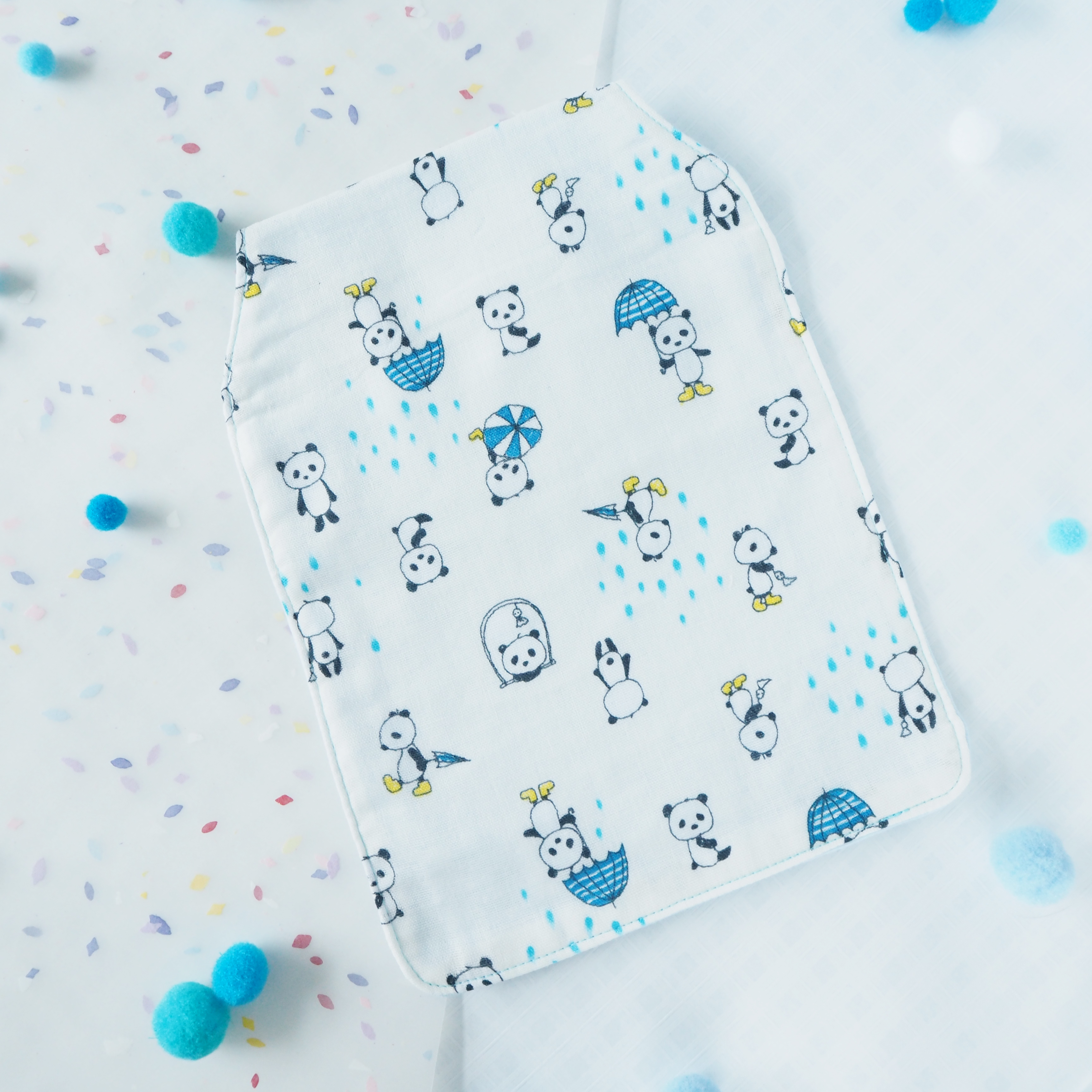 藍色雨中熊貓圖案汗巾